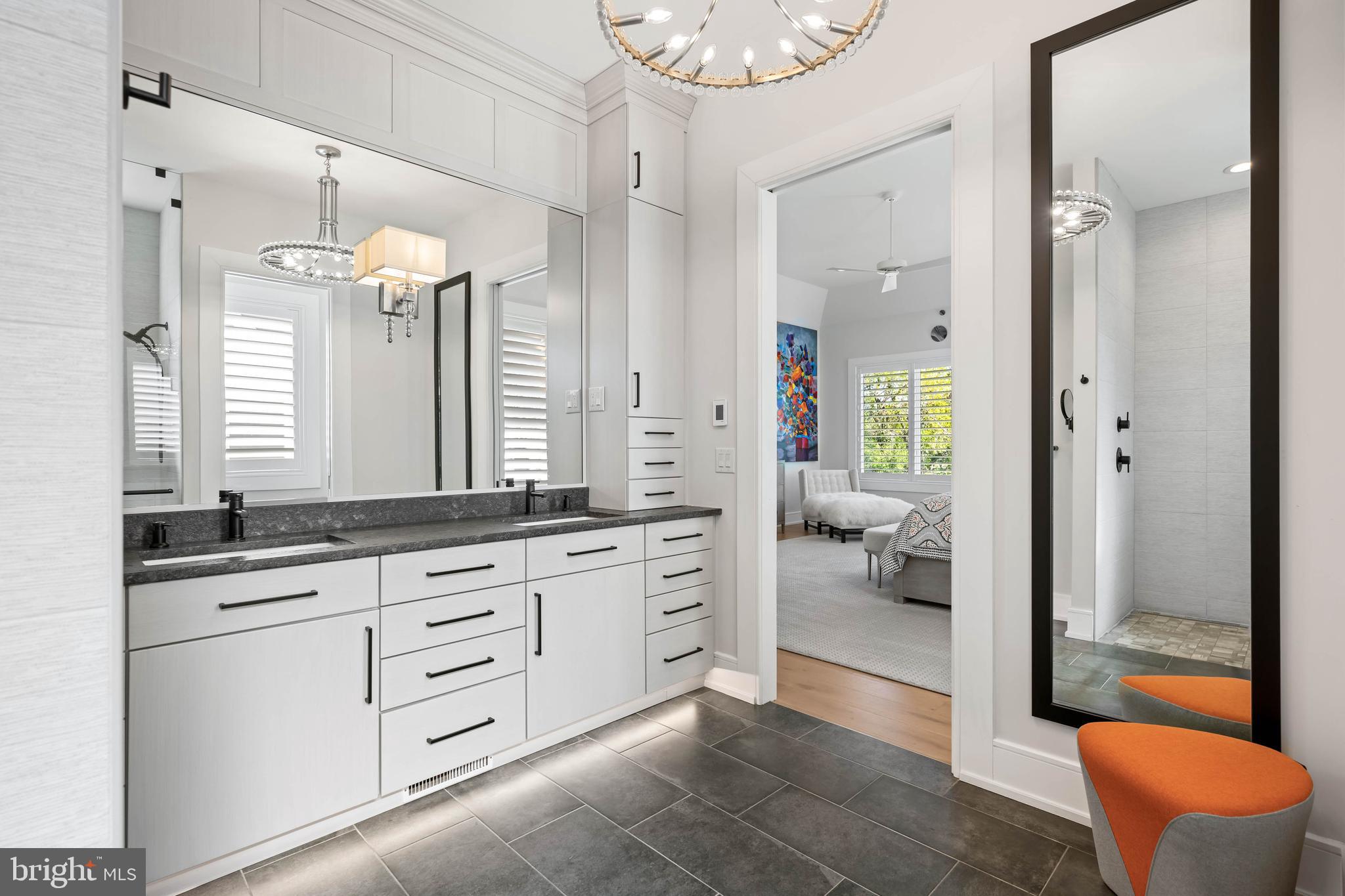 SHOWFIELD - Residential
