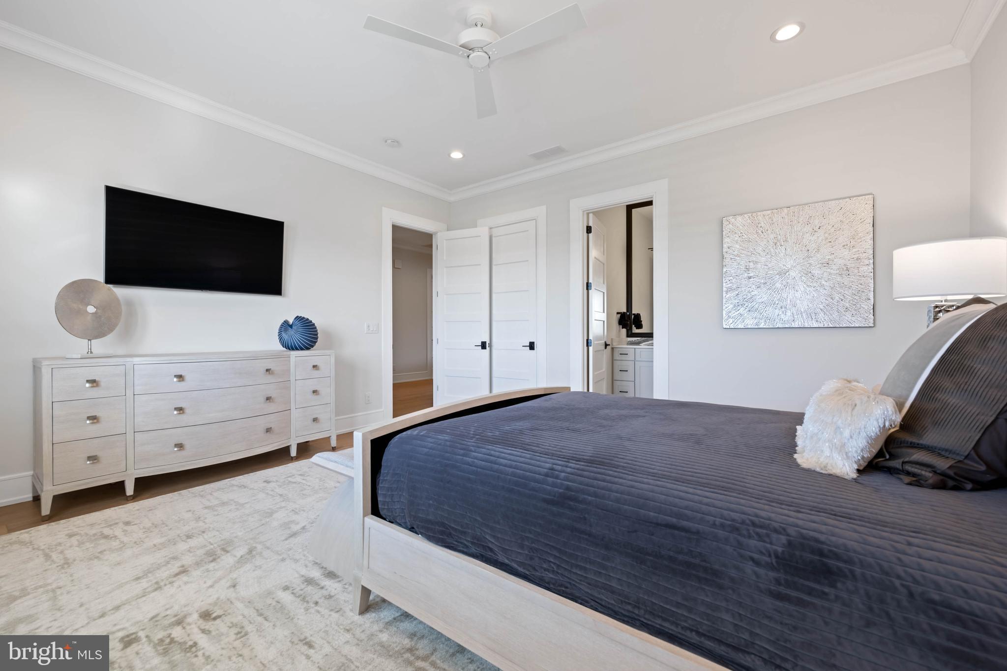 SHOWFIELD - Residential