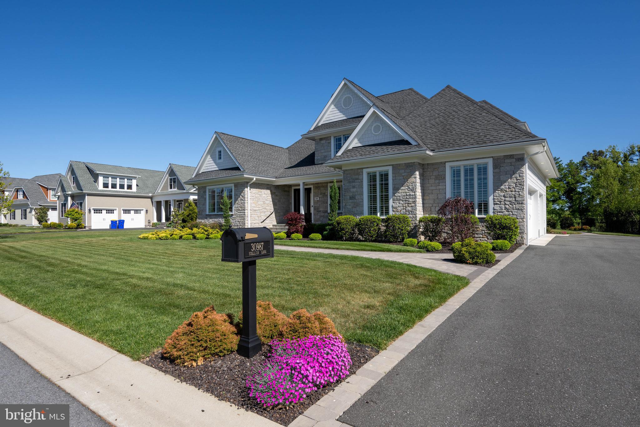 SHOWFIELD - Residential