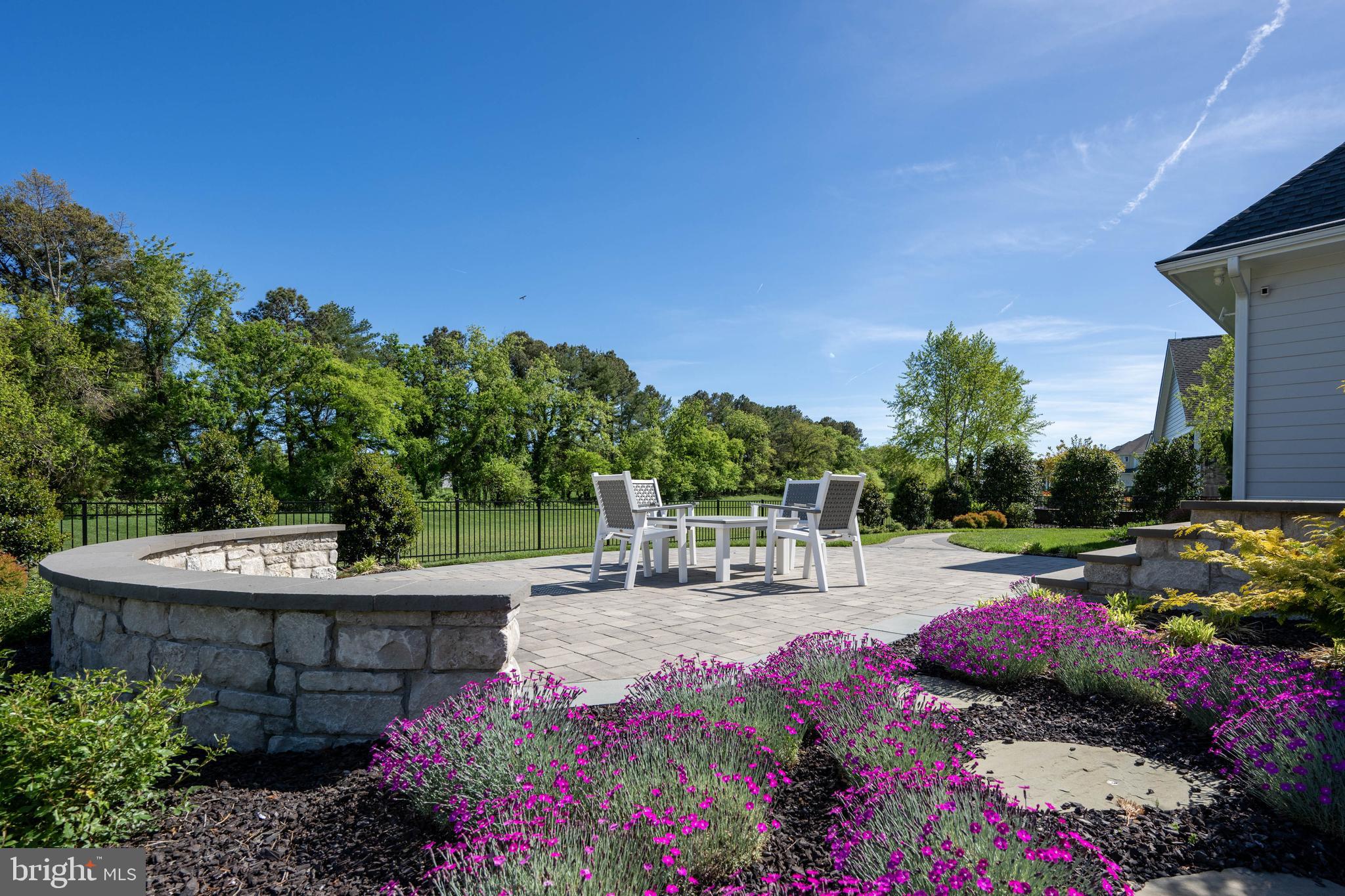SHOWFIELD - Residential