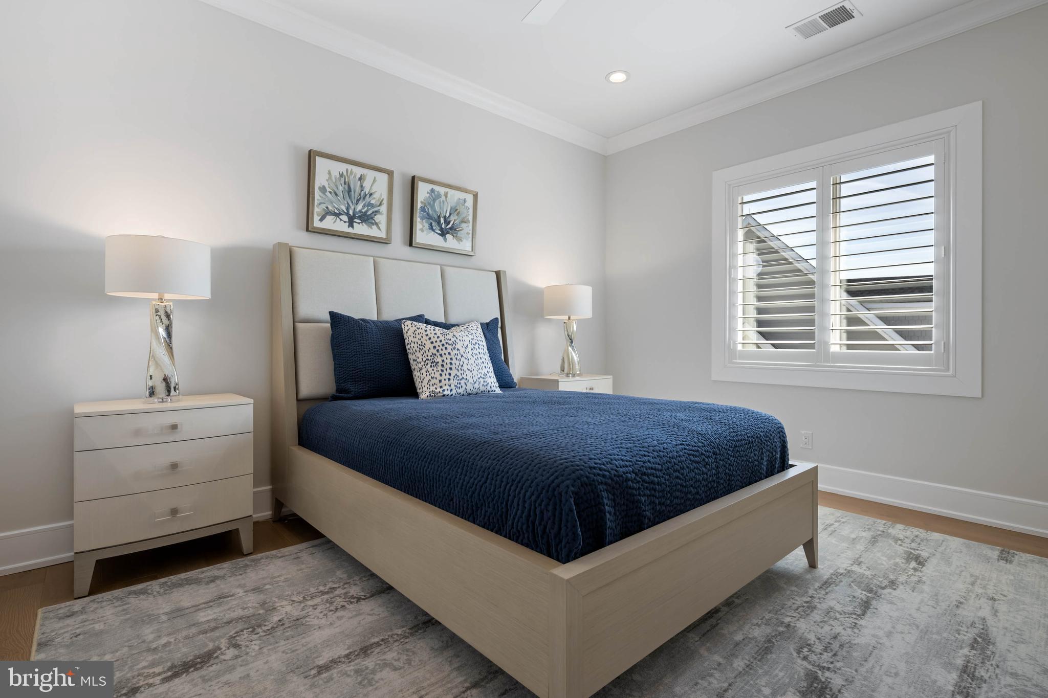 SHOWFIELD - Residential