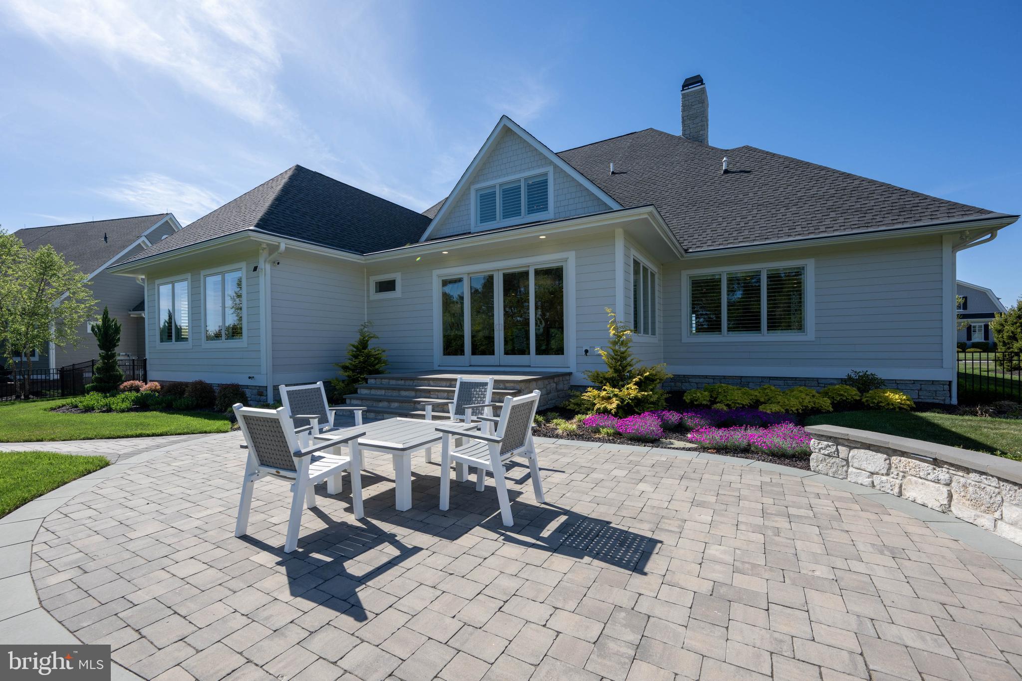 SHOWFIELD - Residential