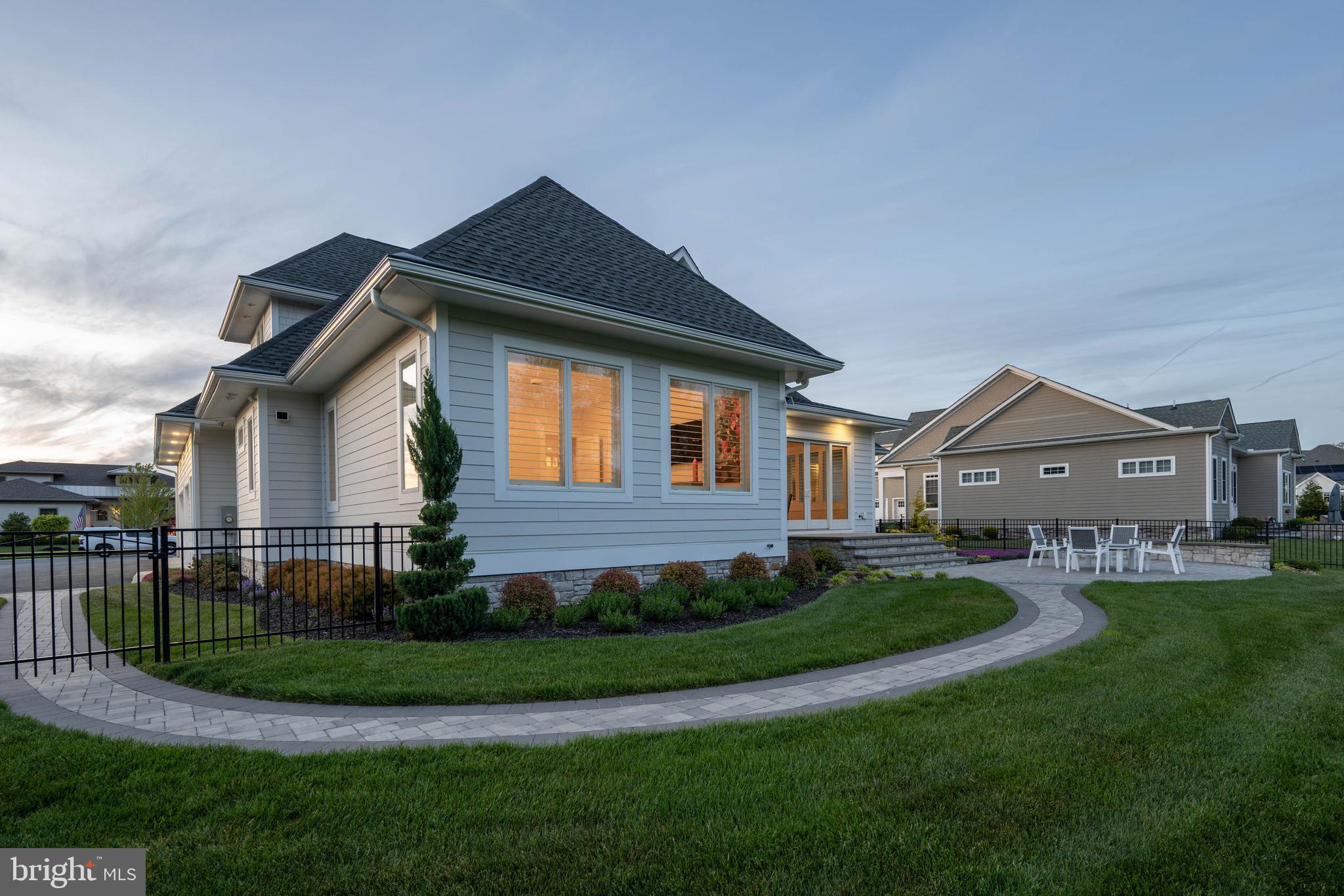 SHOWFIELD - Residential