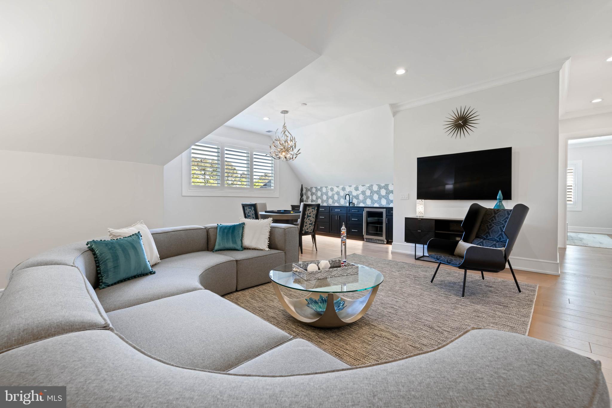 SHOWFIELD - Residential