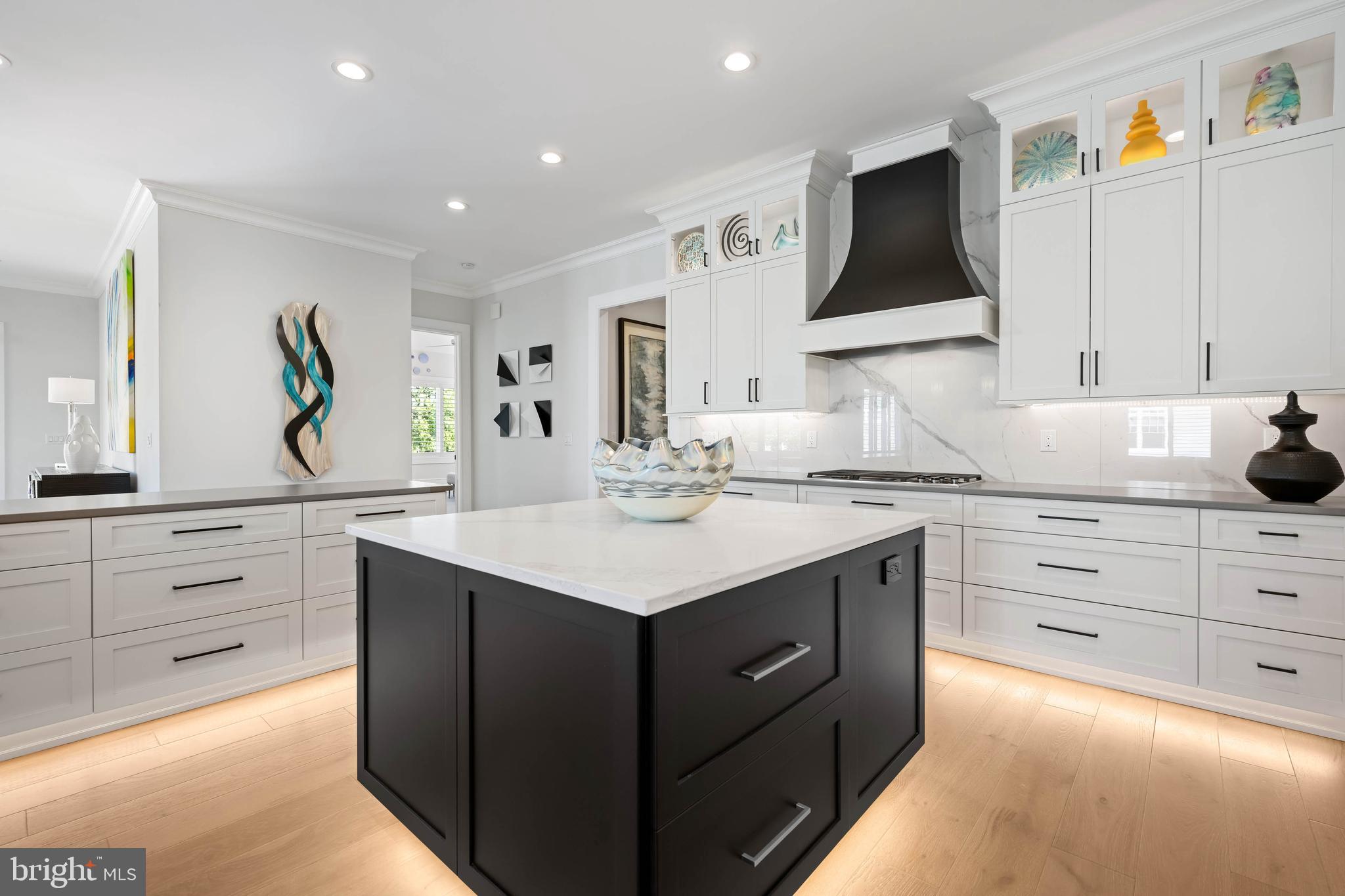 SHOWFIELD - Residential