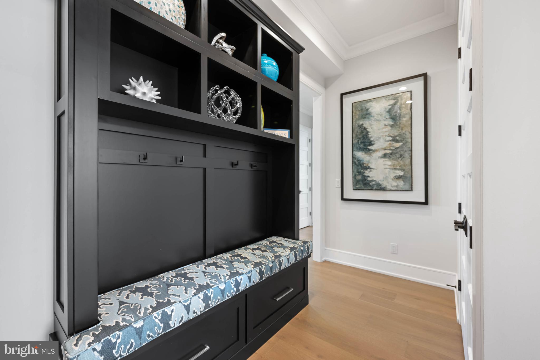 SHOWFIELD - Residential