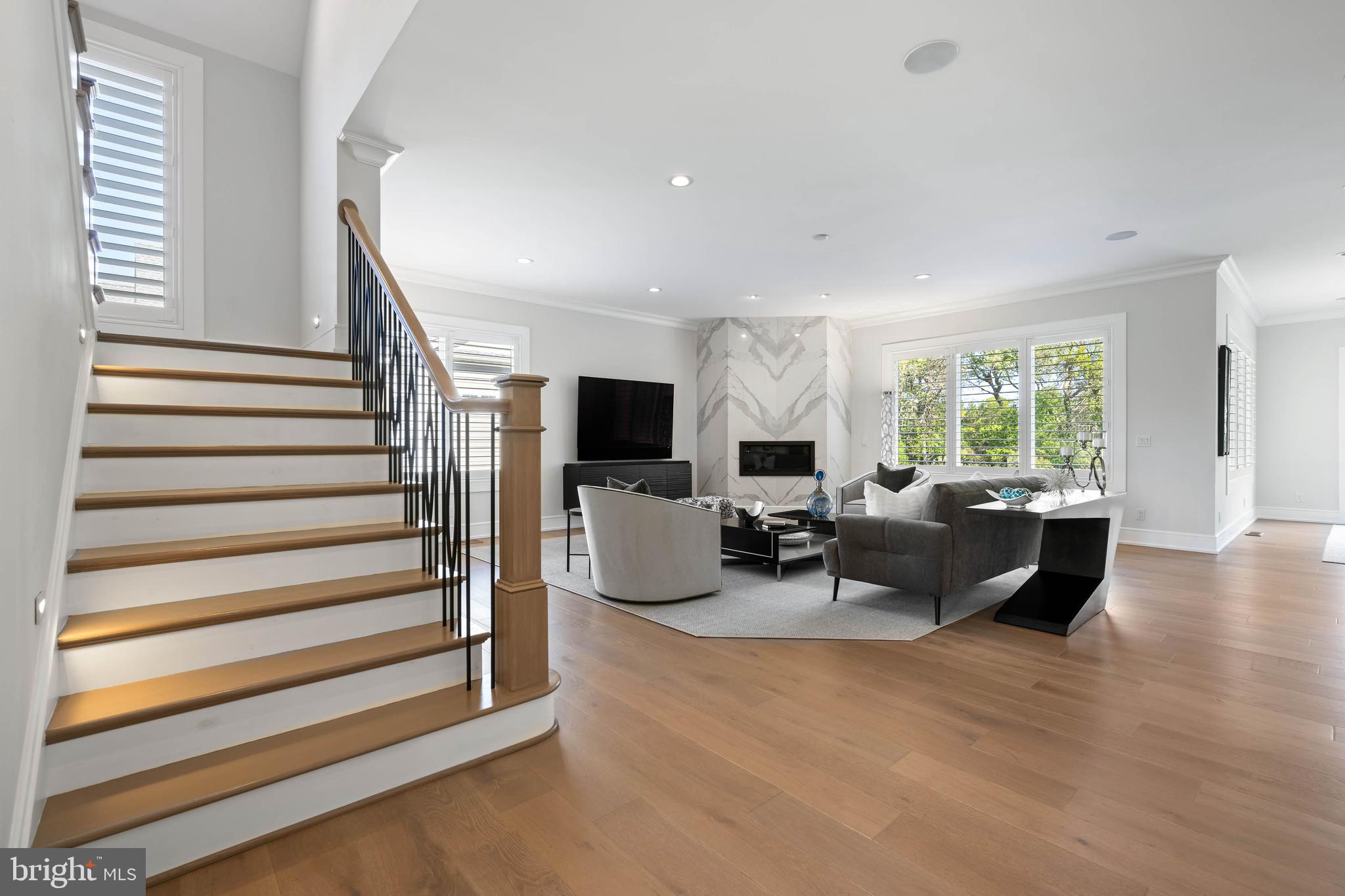 SHOWFIELD - Residential