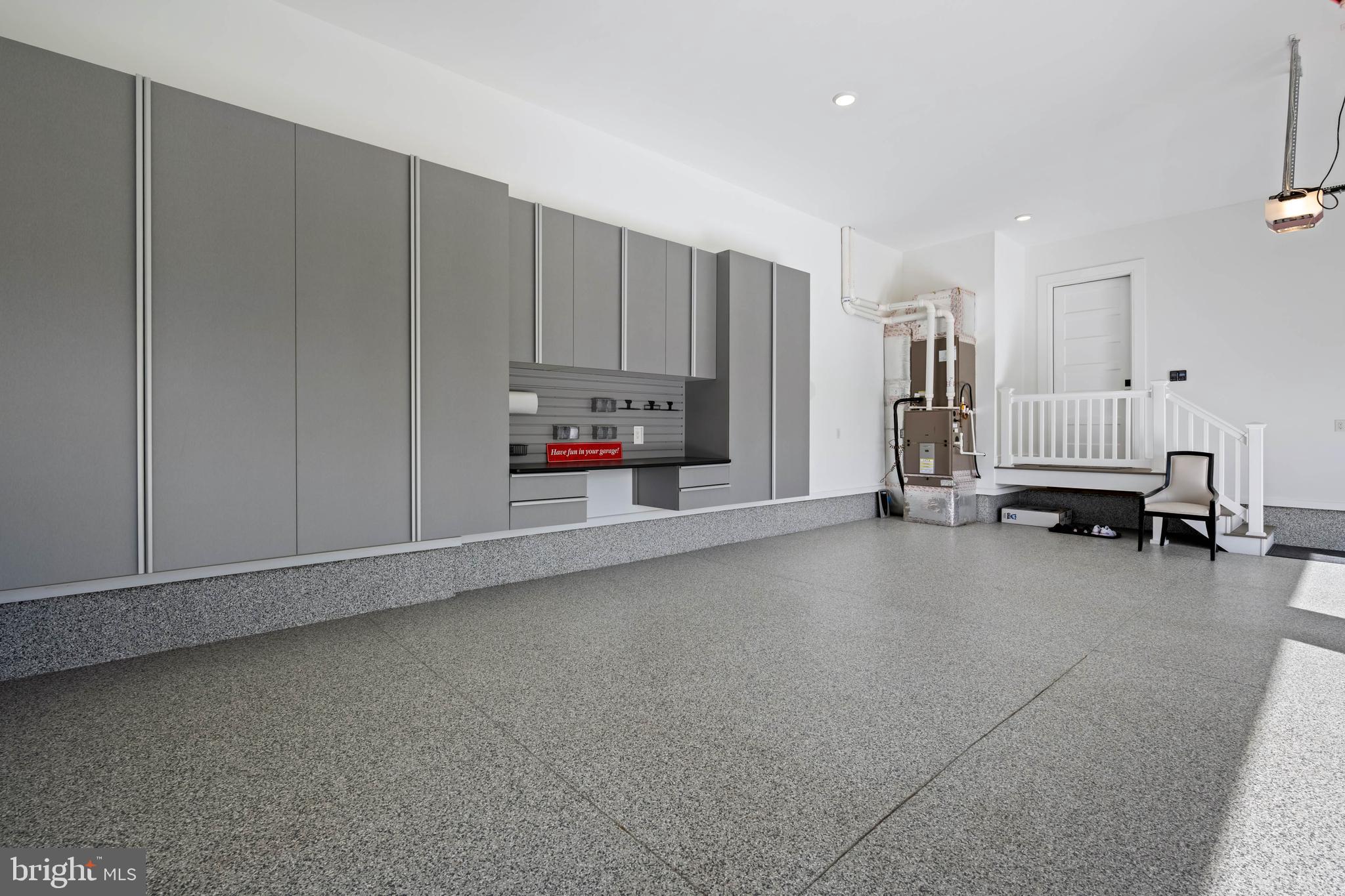 SHOWFIELD - Residential