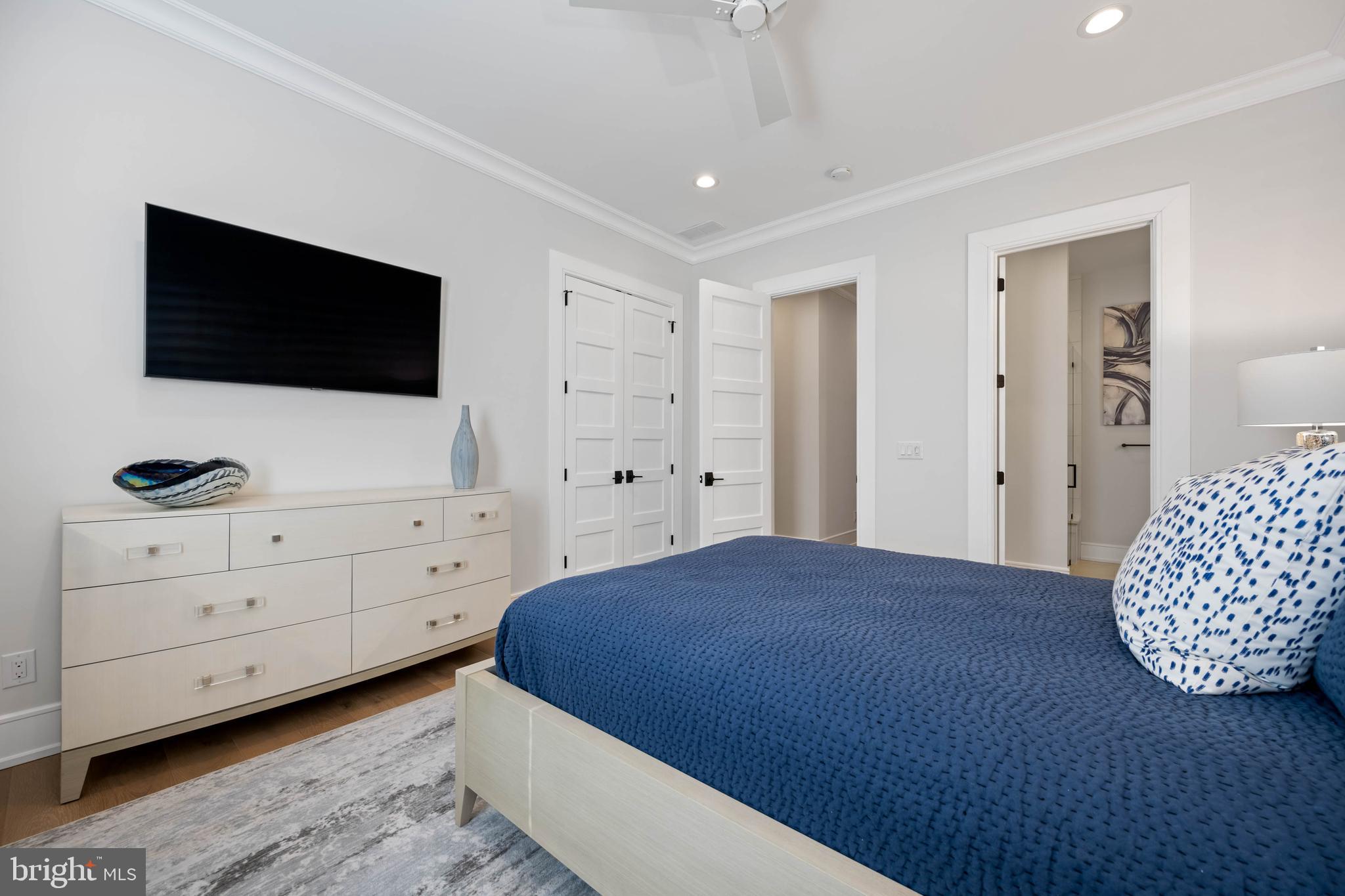 SHOWFIELD - Residential