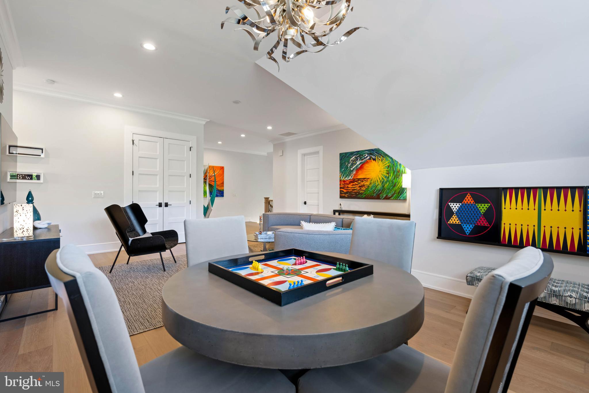 SHOWFIELD - Residential