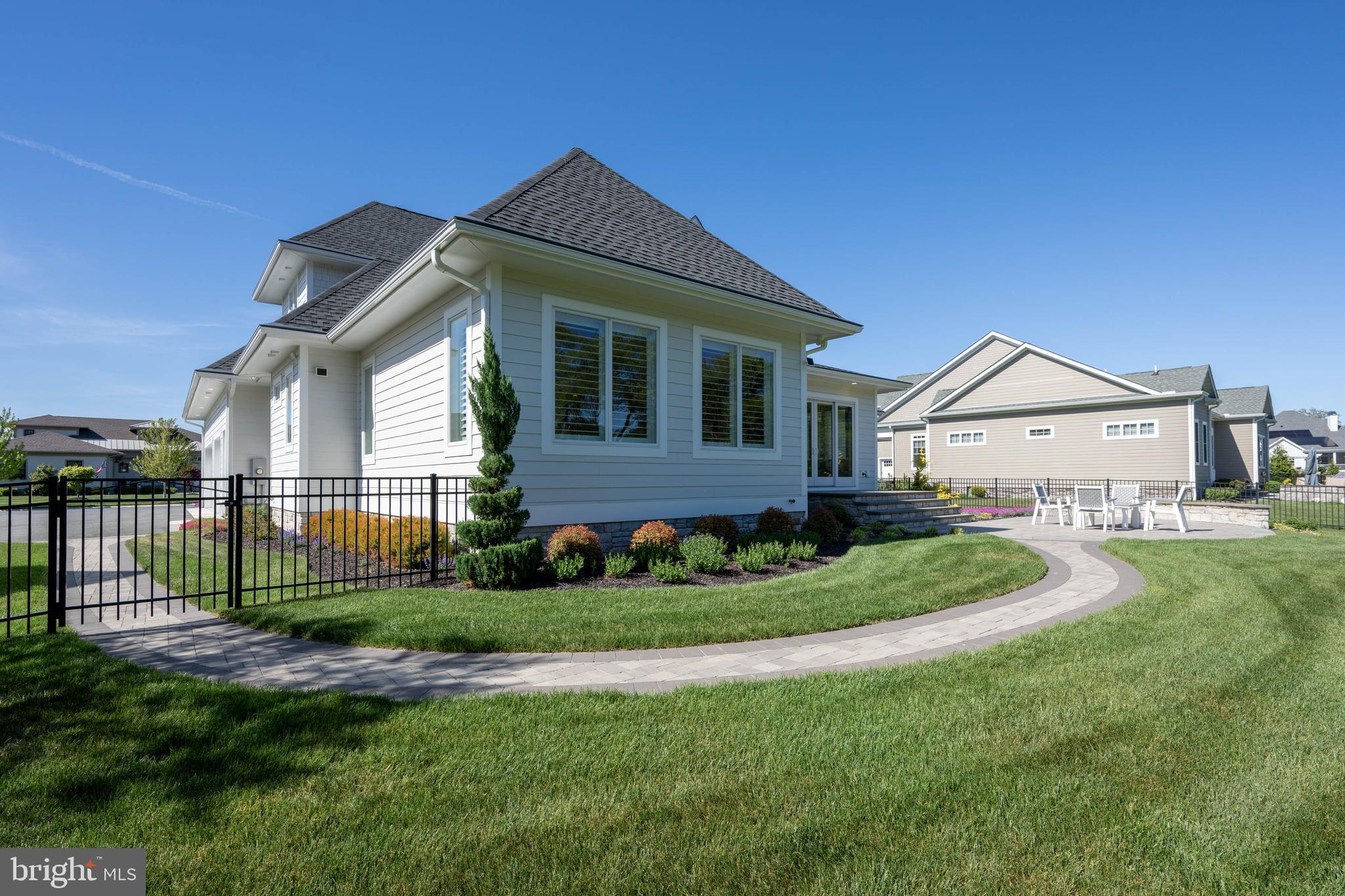 SHOWFIELD - Residential