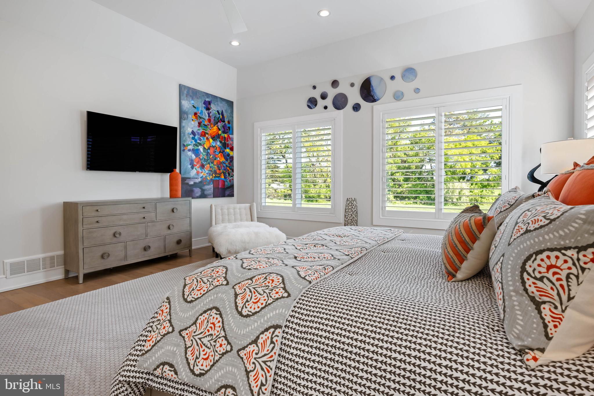 SHOWFIELD - Residential
