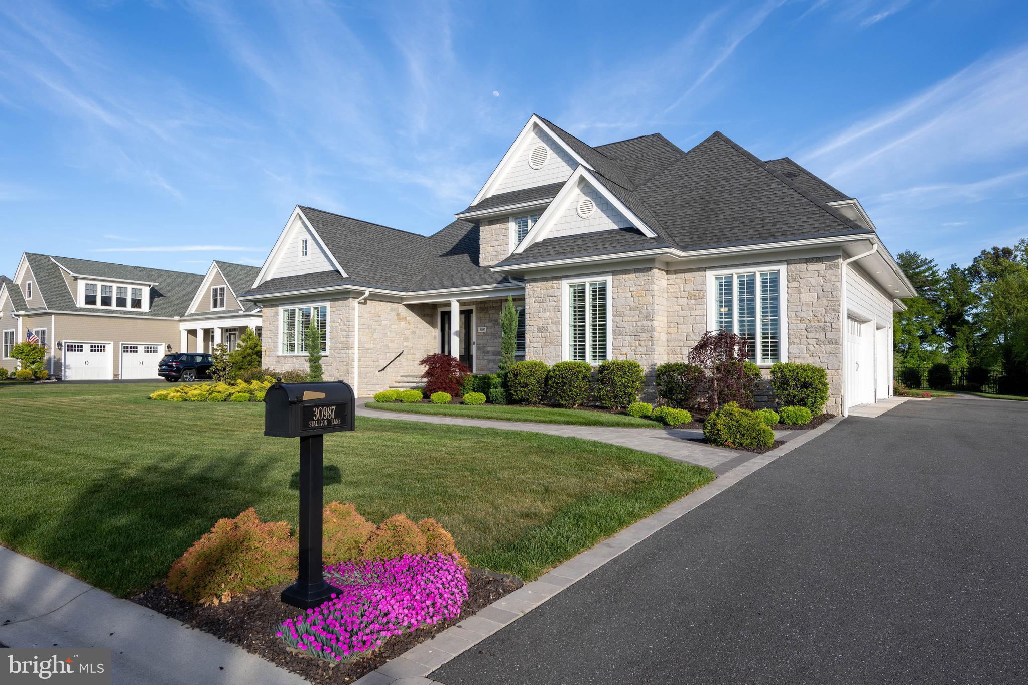 SHOWFIELD - Residential