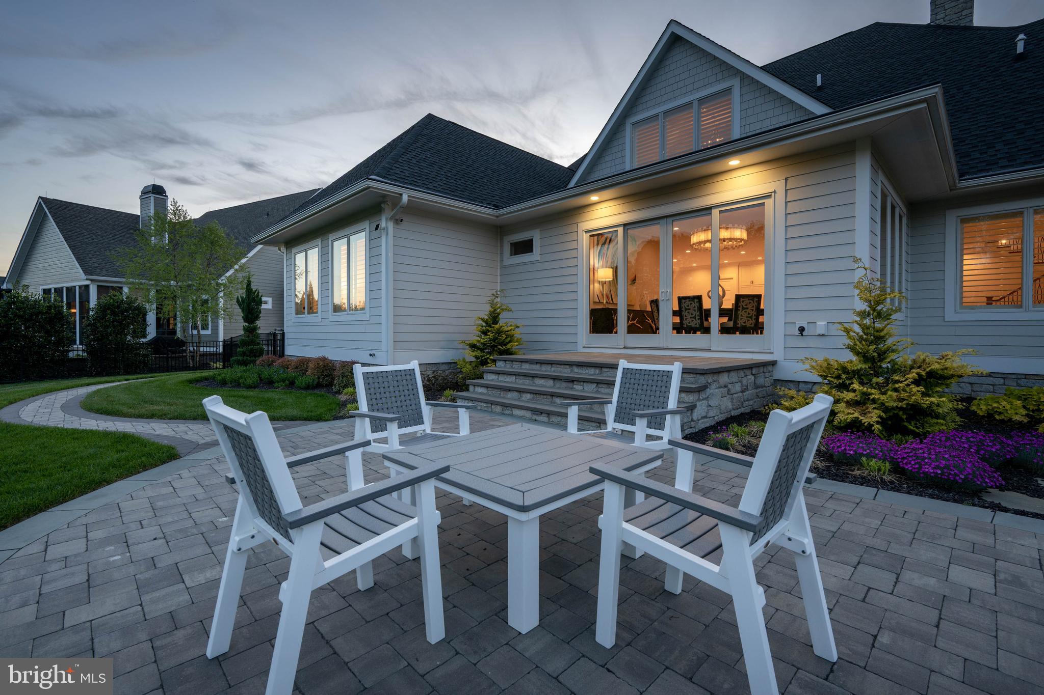 SHOWFIELD - Residential