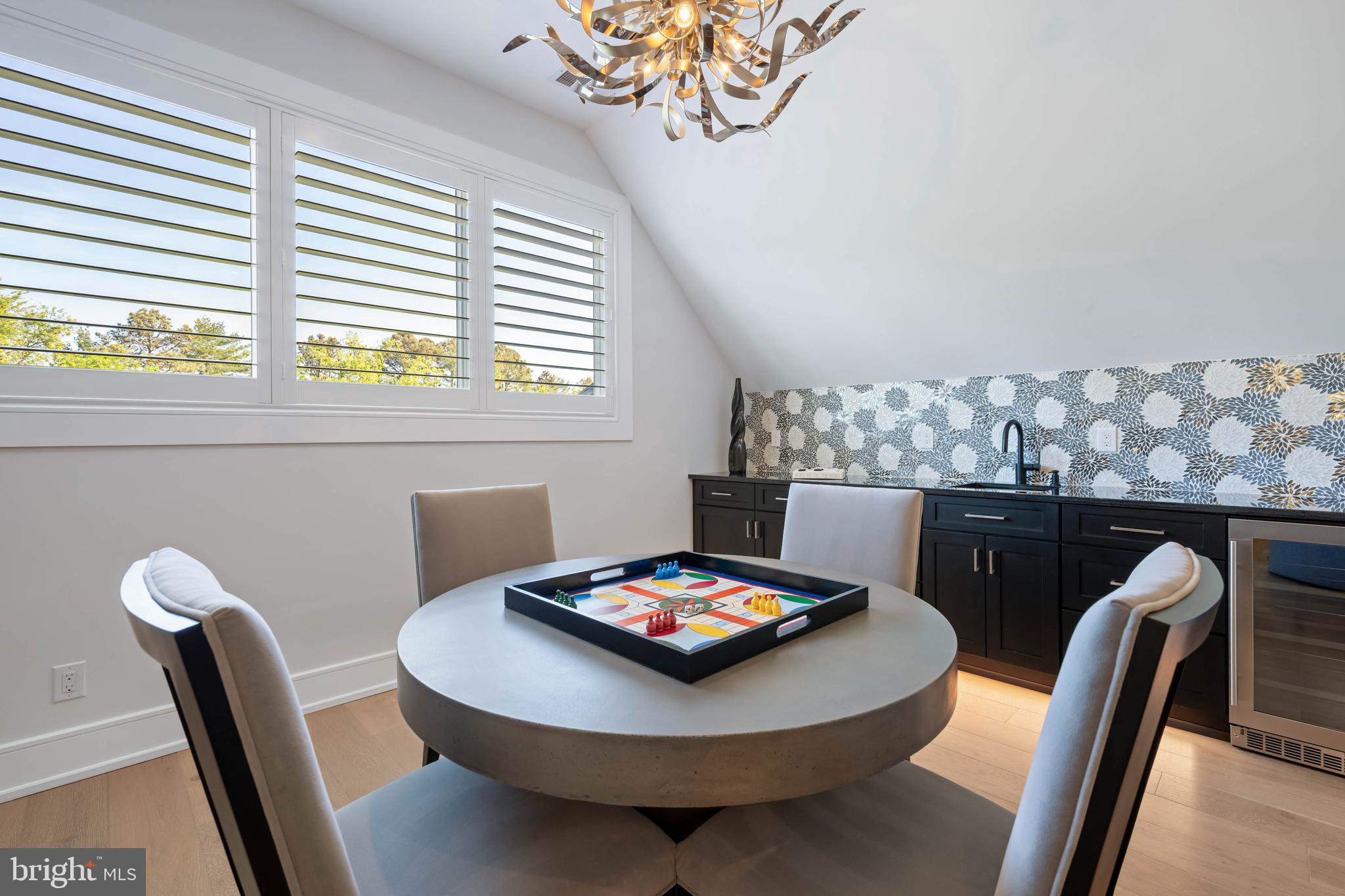 SHOWFIELD - Residential