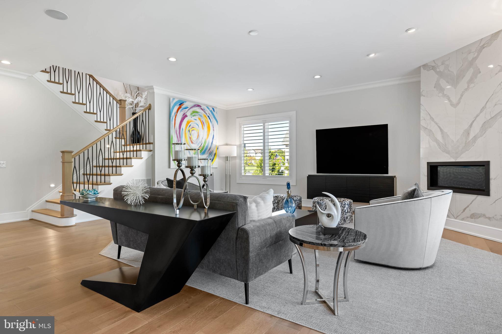SHOWFIELD - Residential
