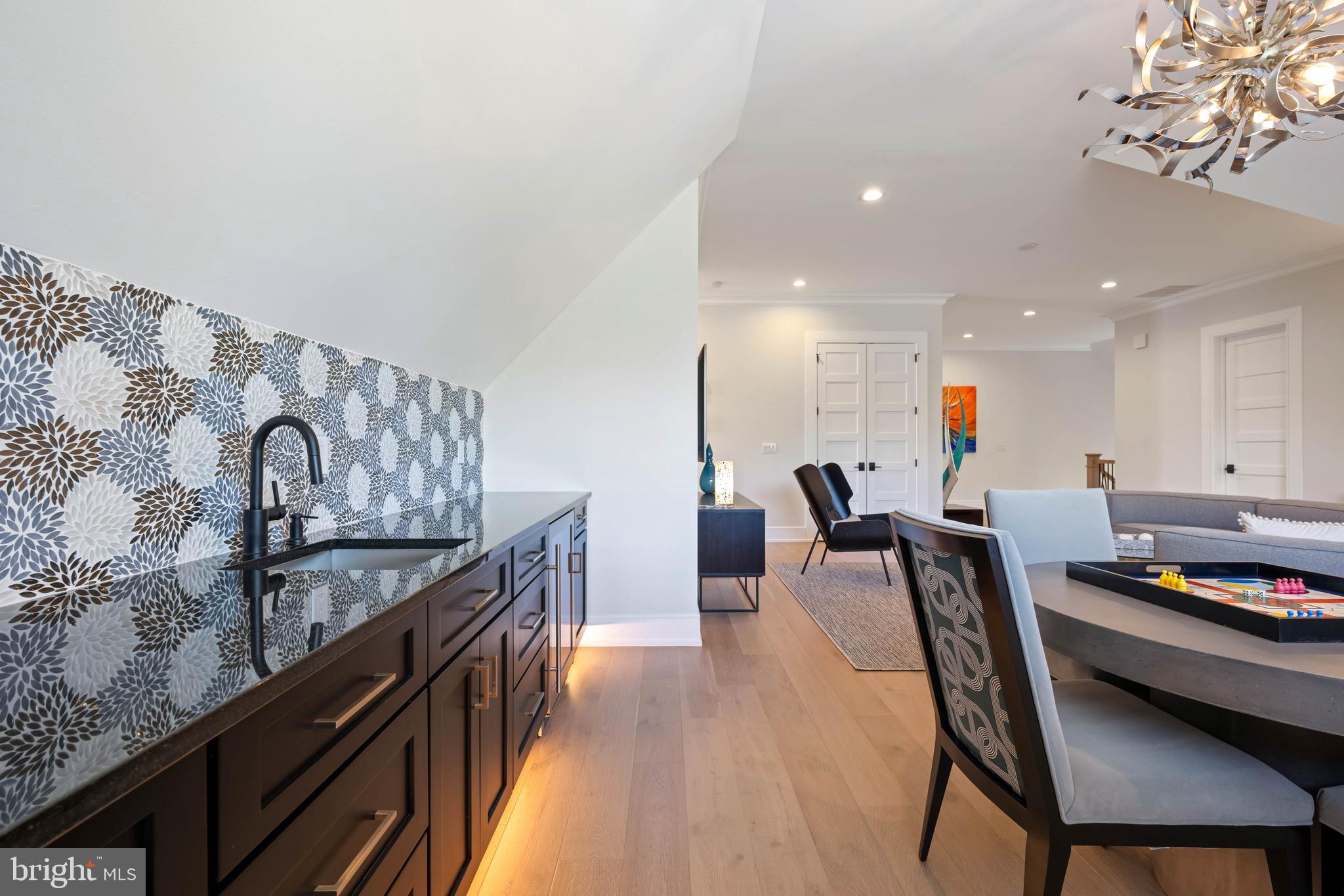 SHOWFIELD - Residential