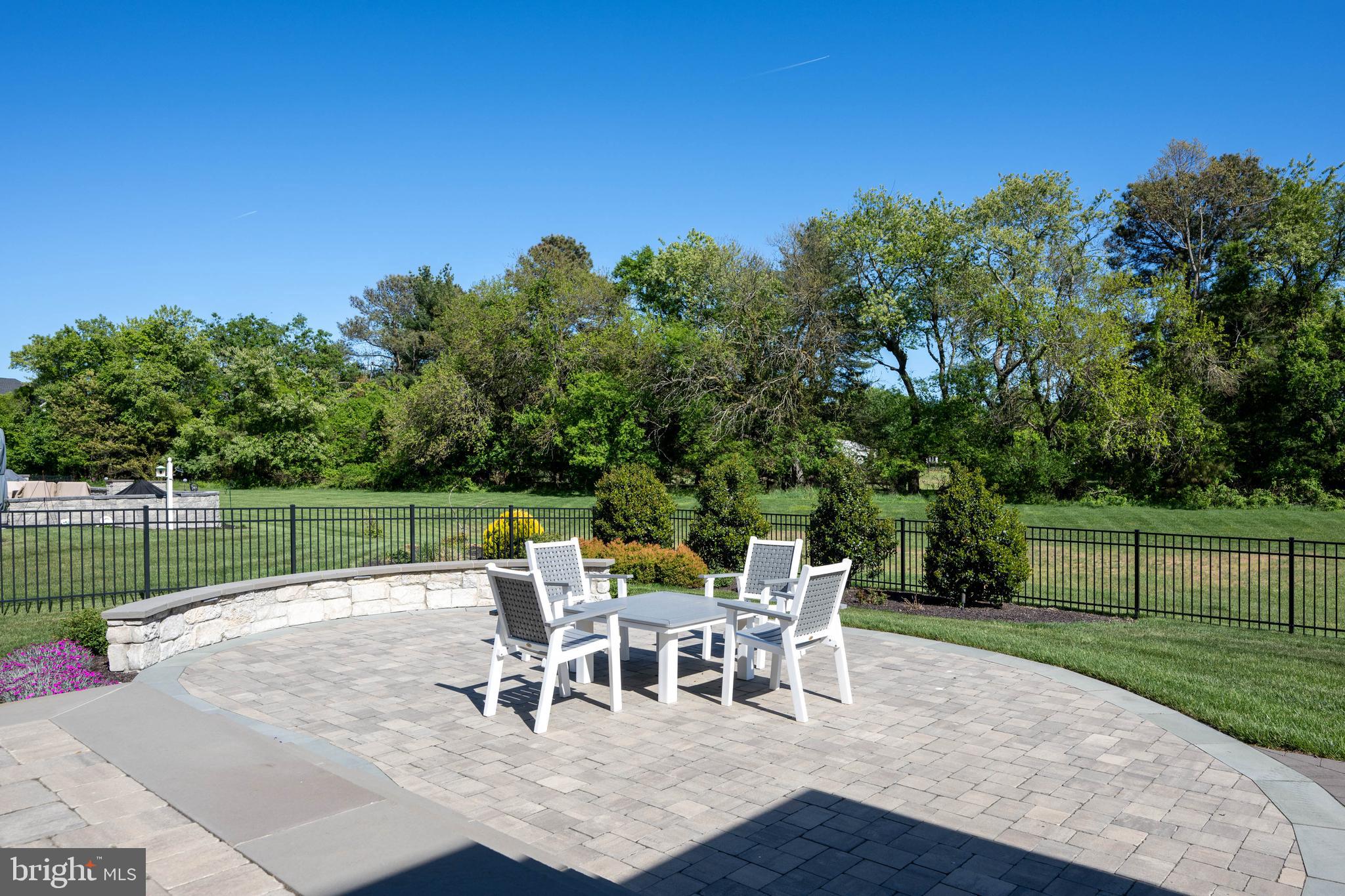 SHOWFIELD - Residential