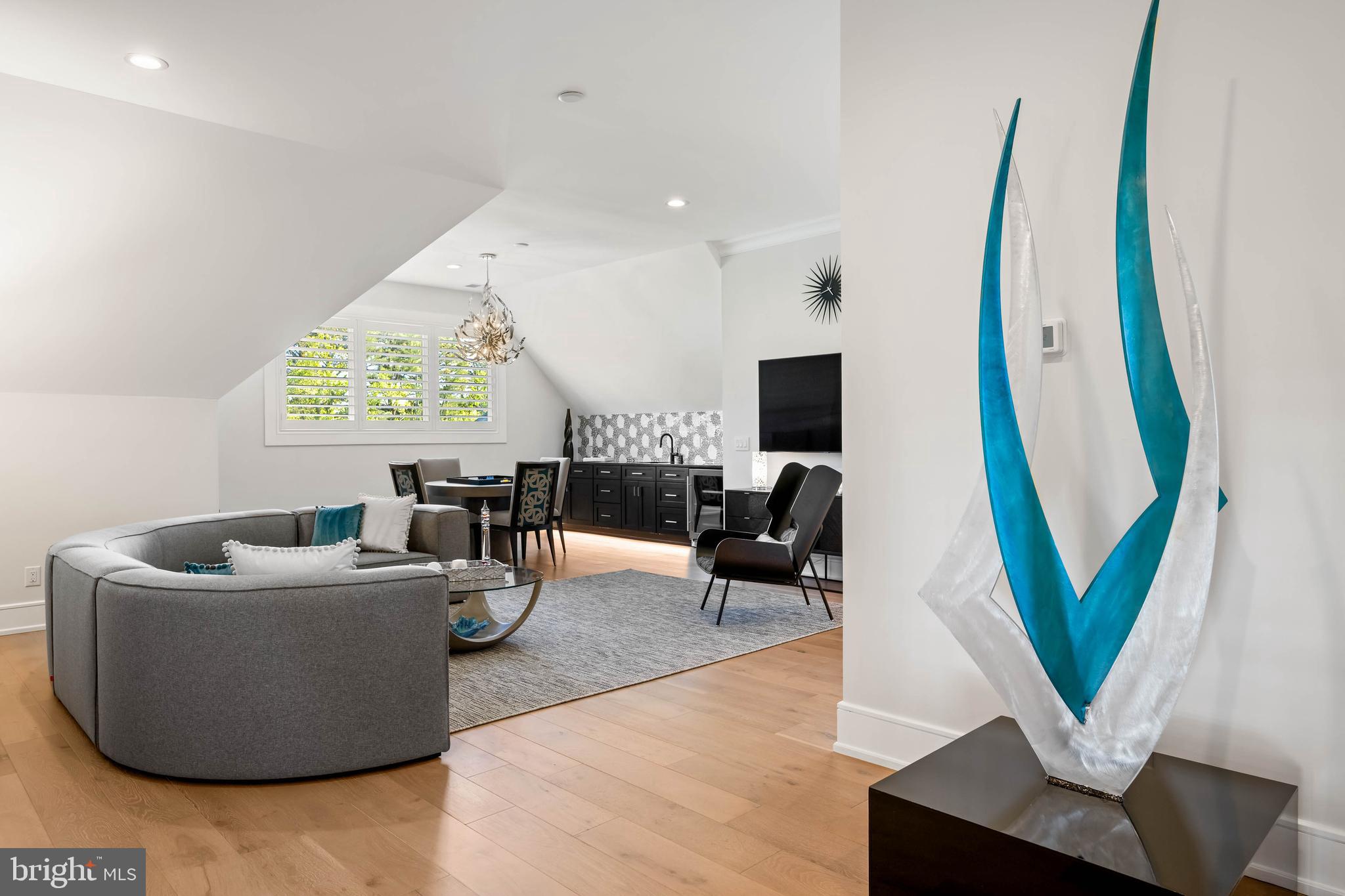 SHOWFIELD - Residential