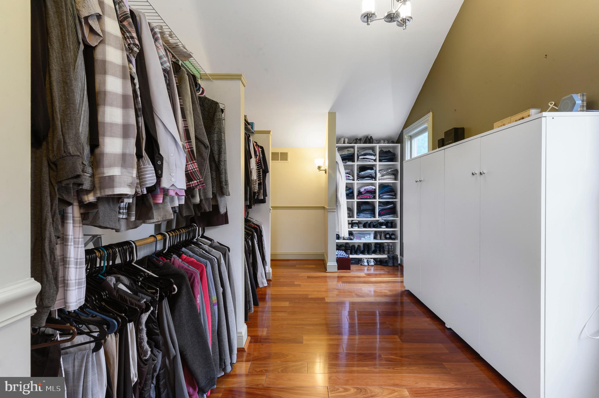 SHADOW OAK - Residential