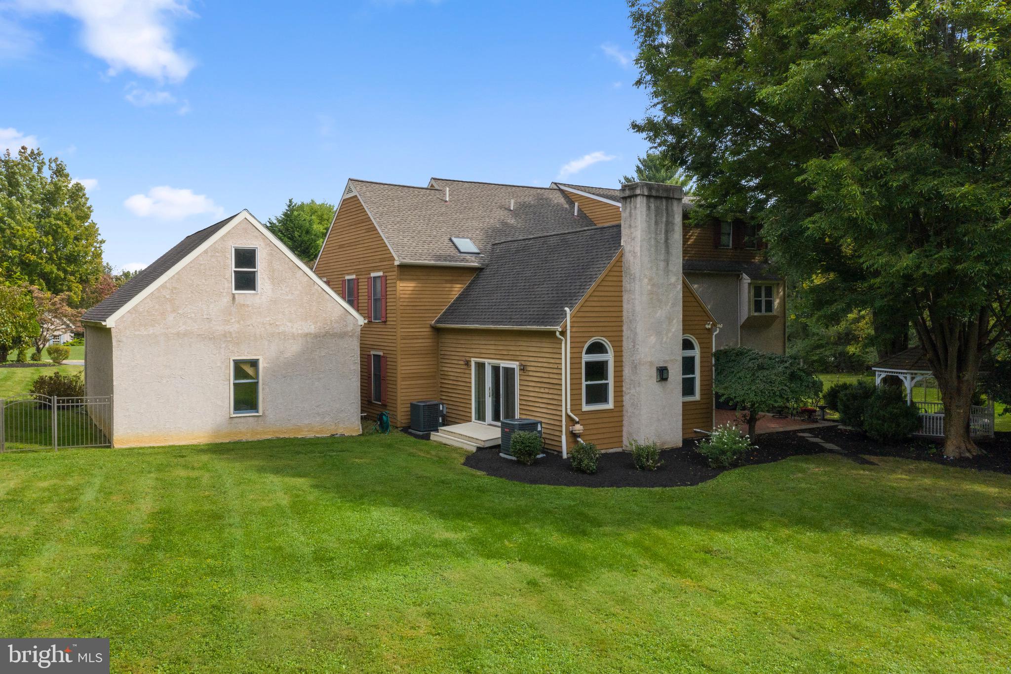 SHADOW OAK - Residential