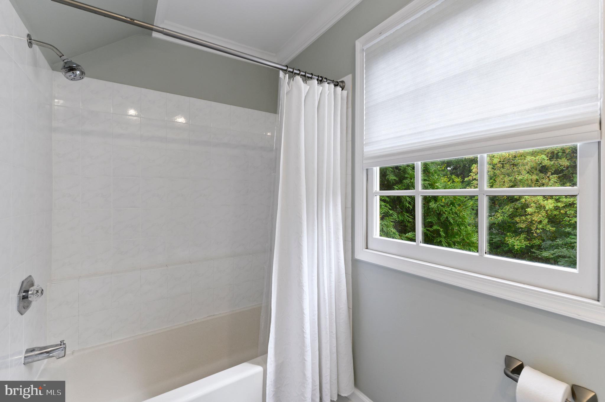 SHADOW OAK - Residential