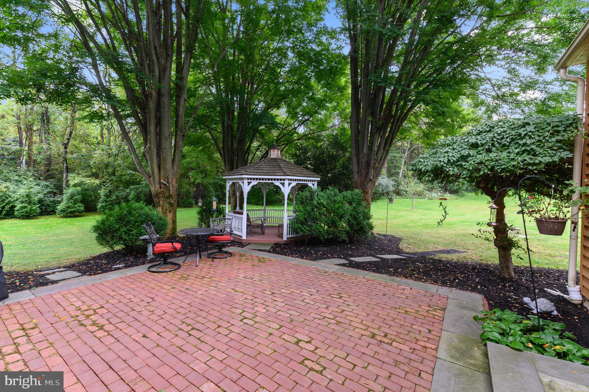 SHADOW OAK - Residential