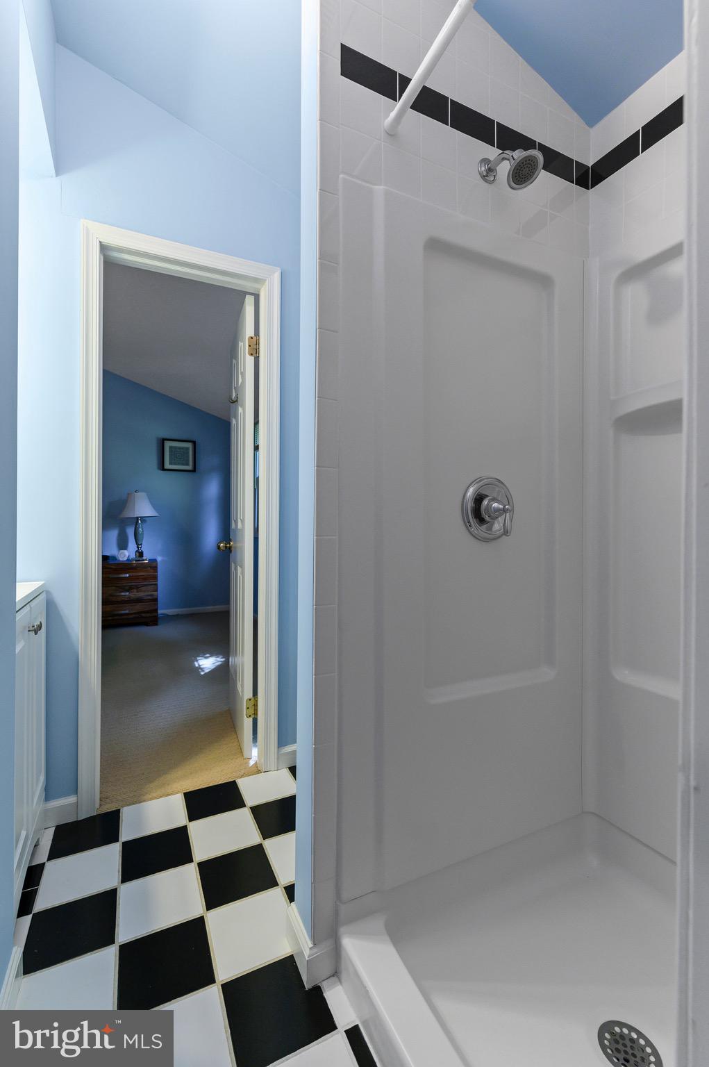 SHADOW OAK - Residential