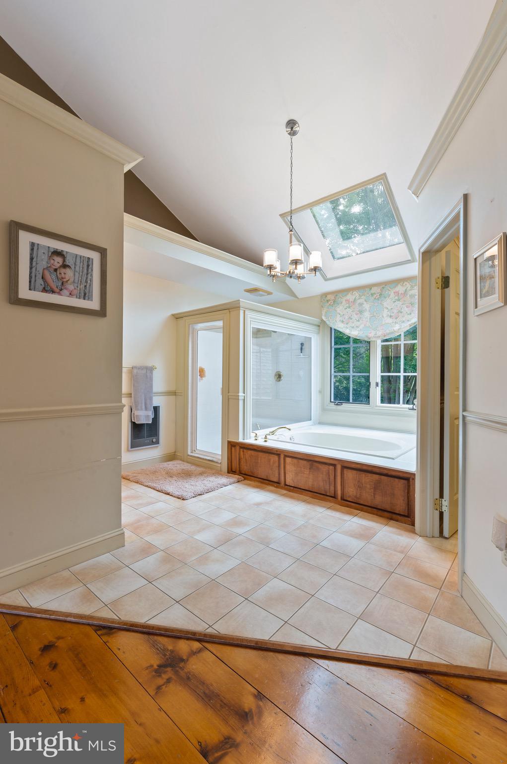 SHADOW OAK - Residential