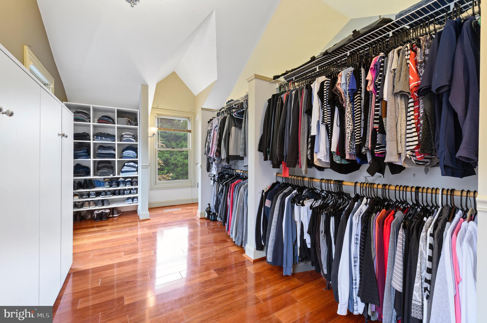 SHADOW OAK - Residential