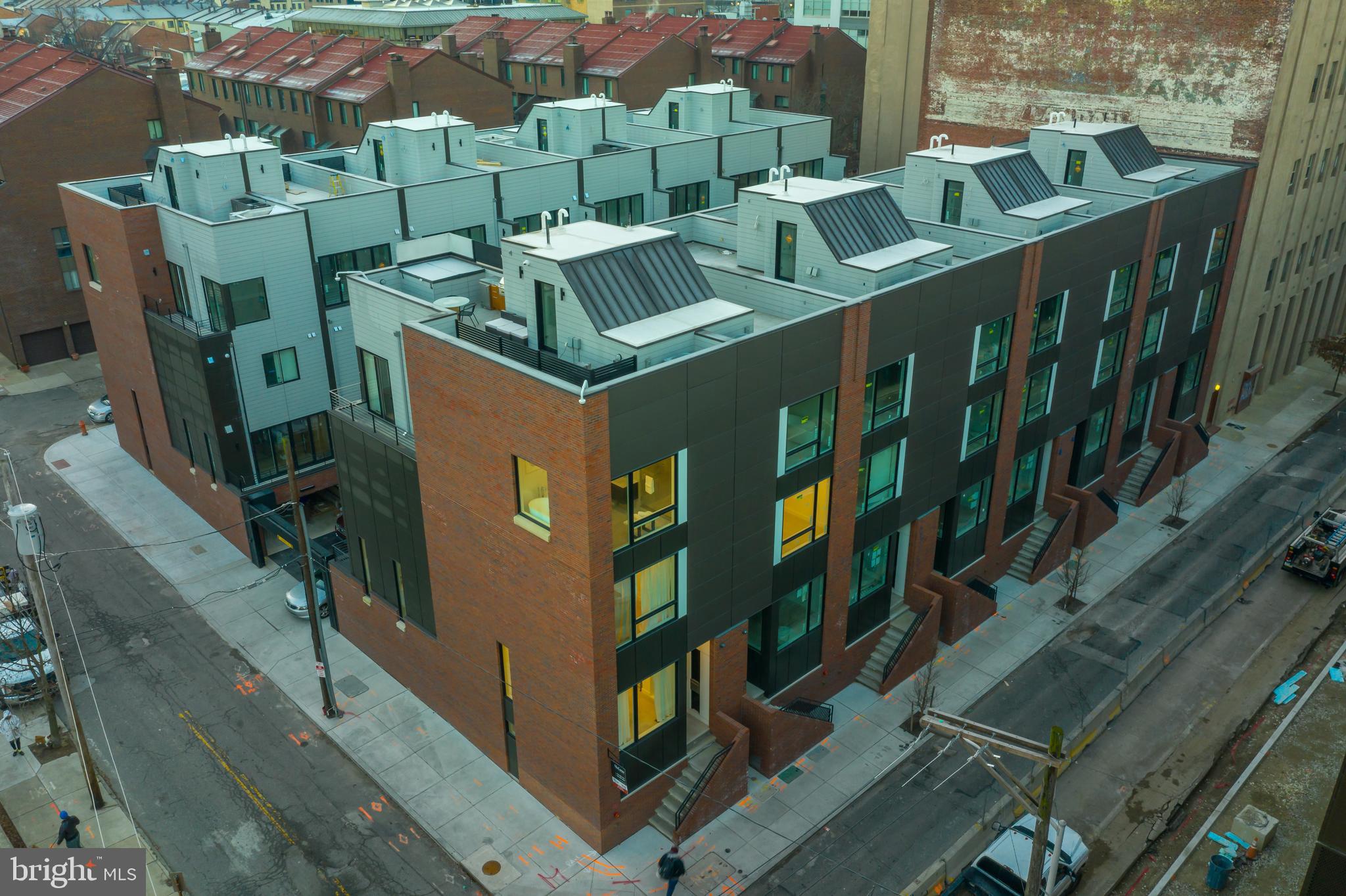 LOGAN SQUARE - Residential