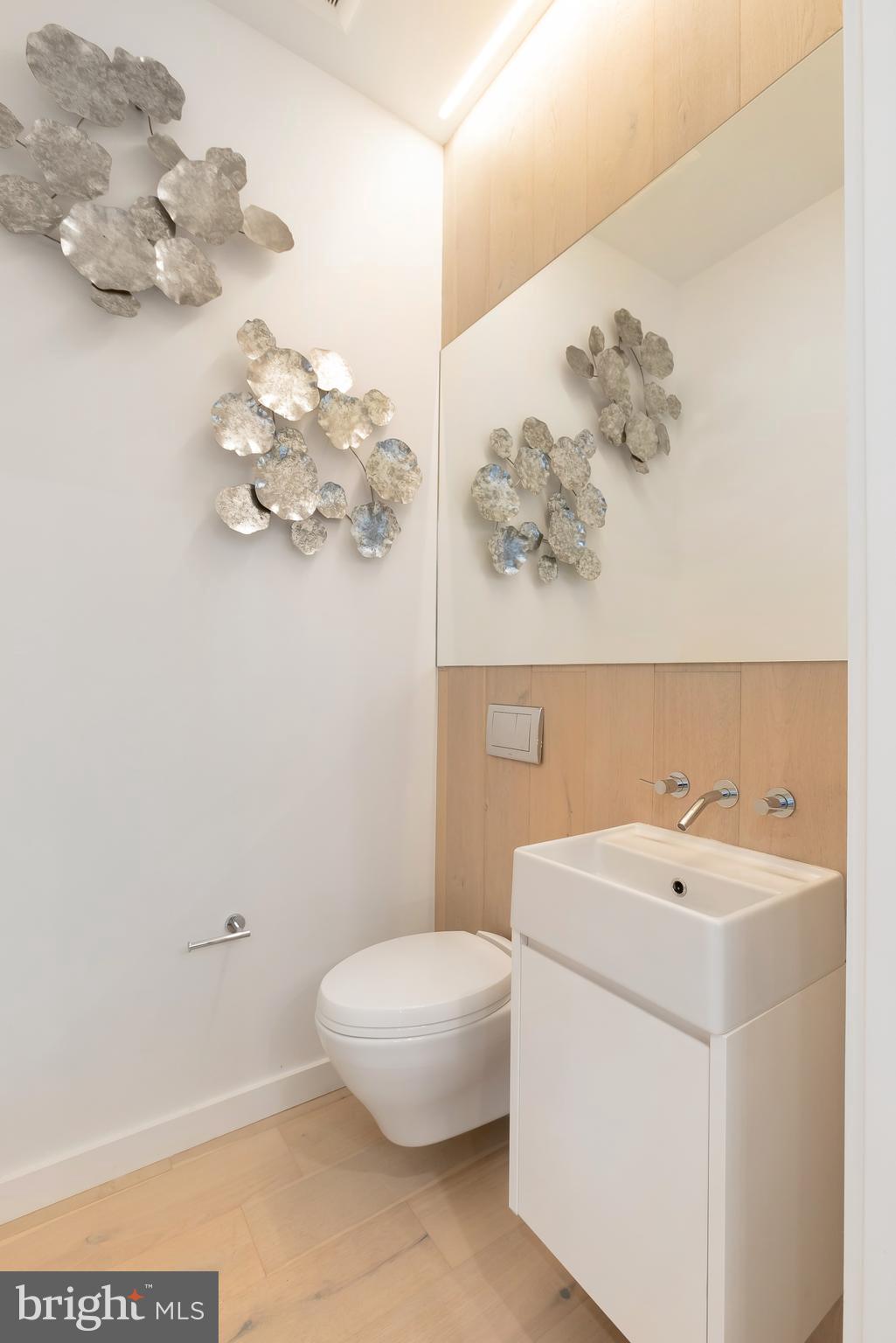 LOGAN SQUARE - Residential