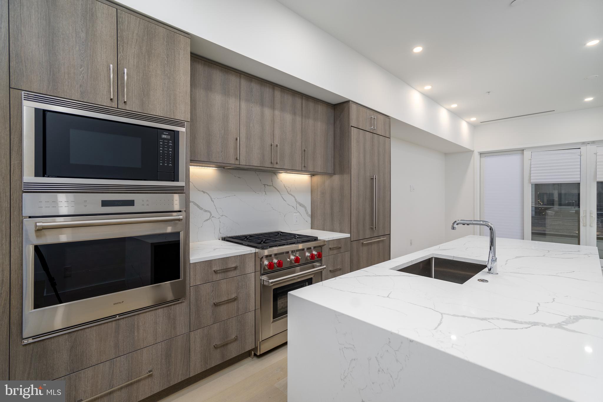 LOGAN SQUARE - Residential