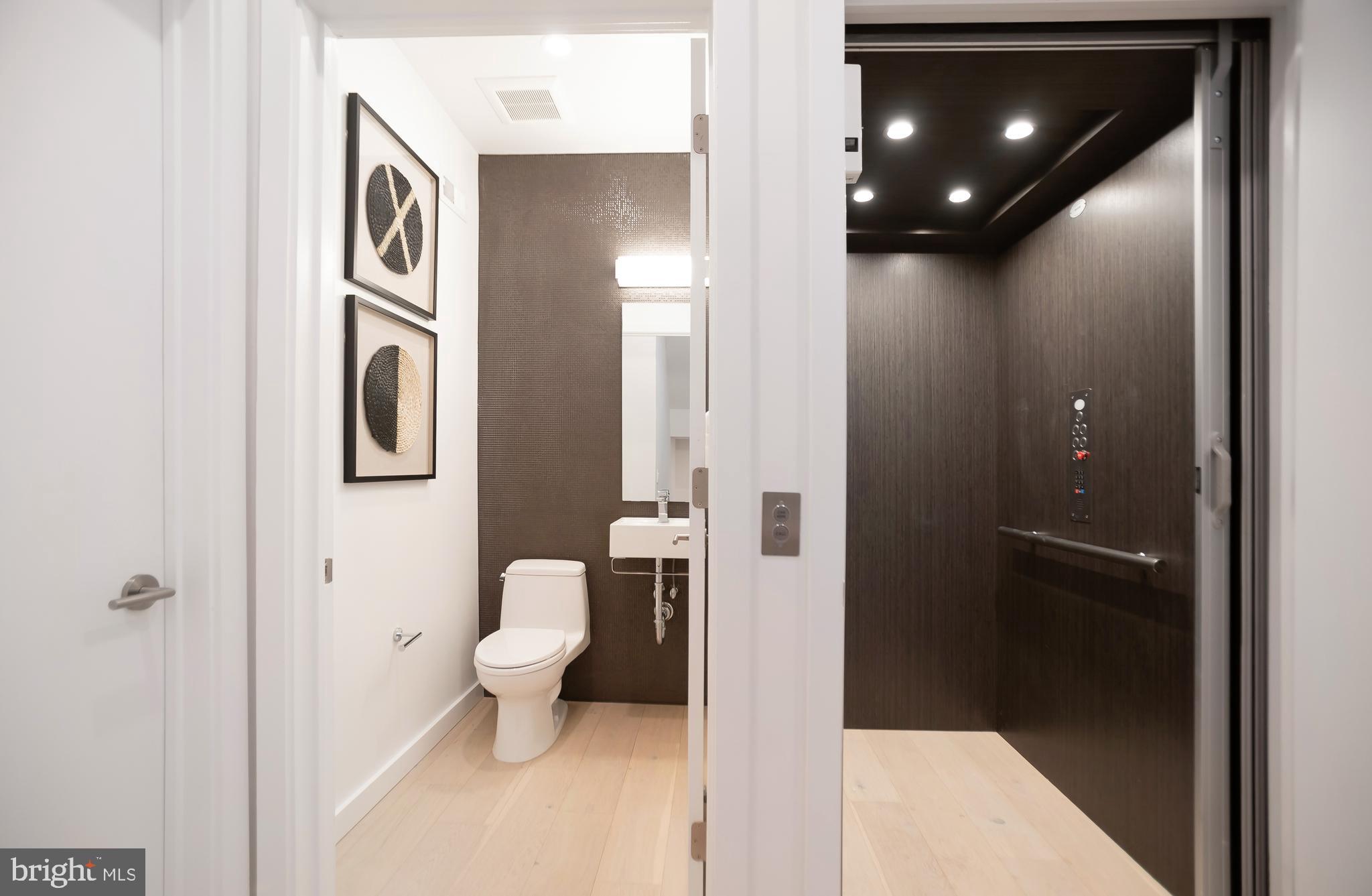 LOGAN SQUARE - Residential