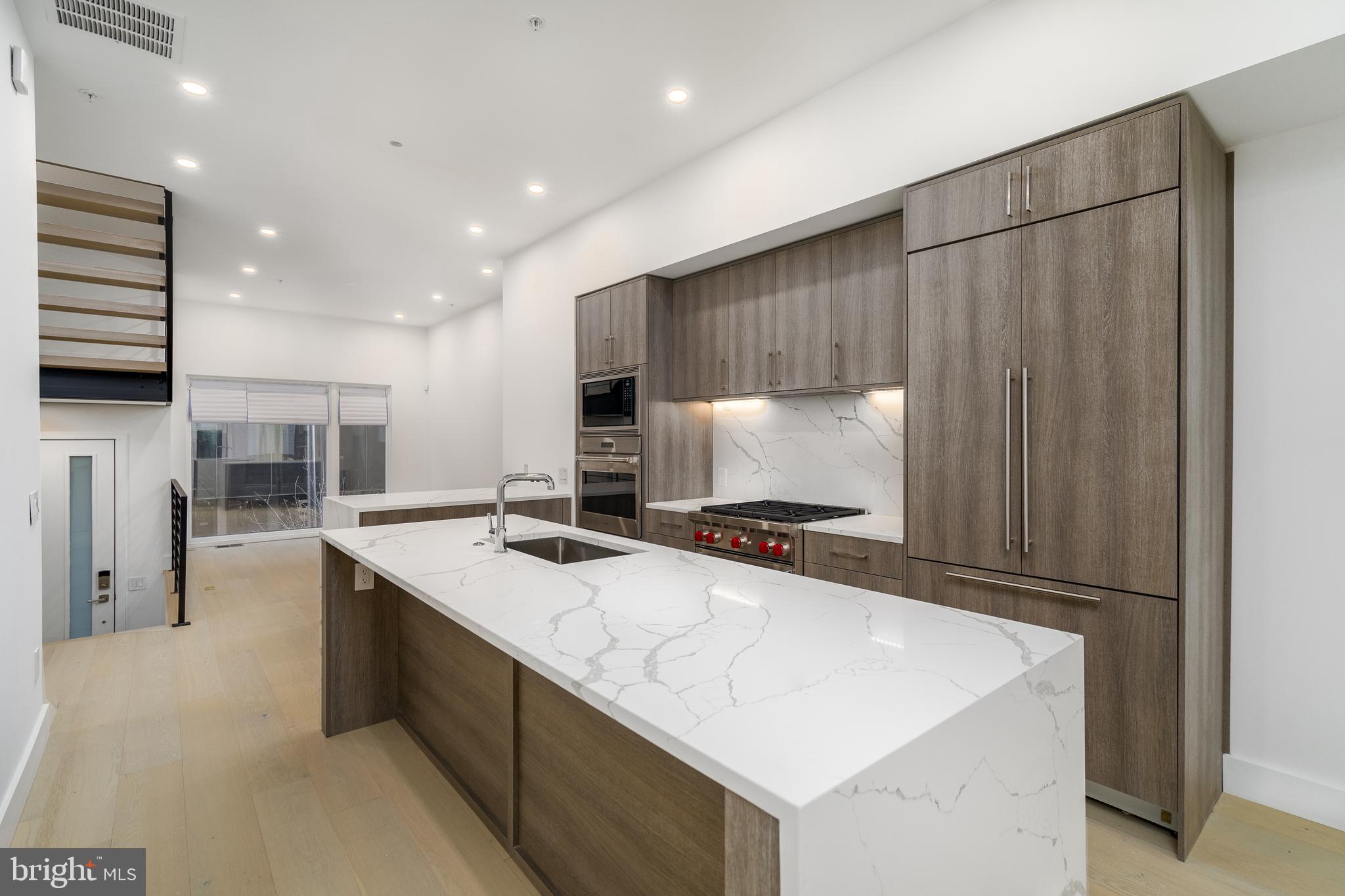 LOGAN SQUARE - Residential