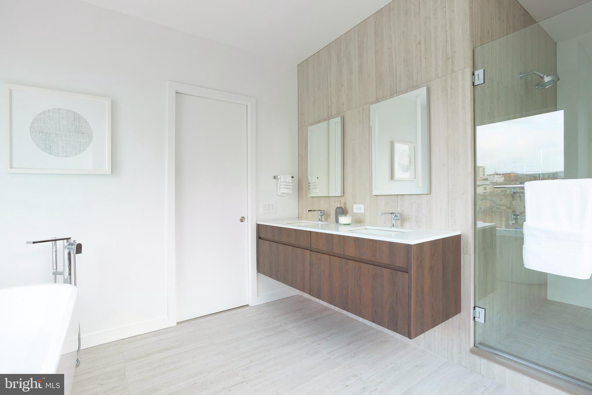 LOGAN SQUARE - Residential