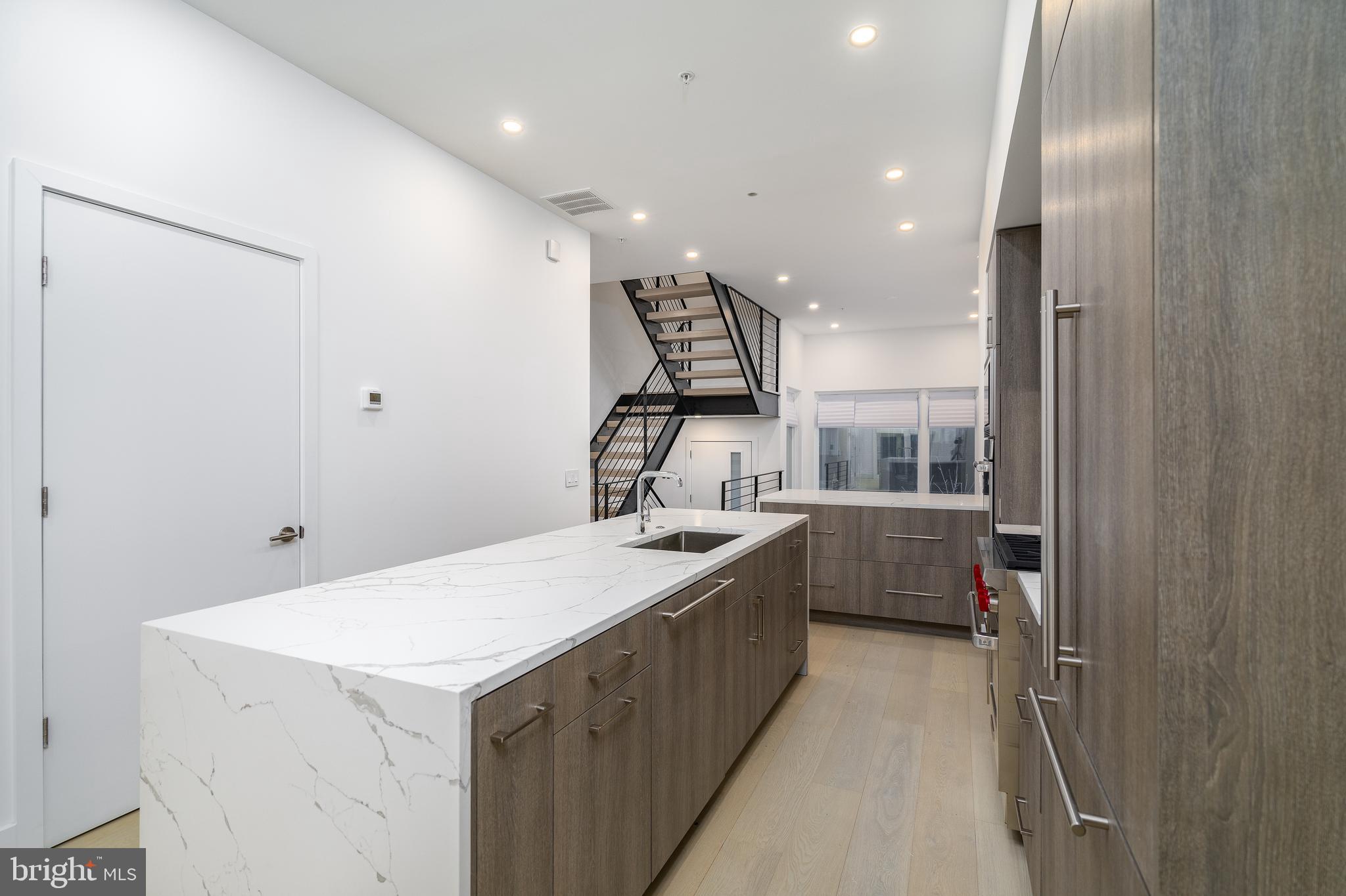 LOGAN SQUARE - Residential