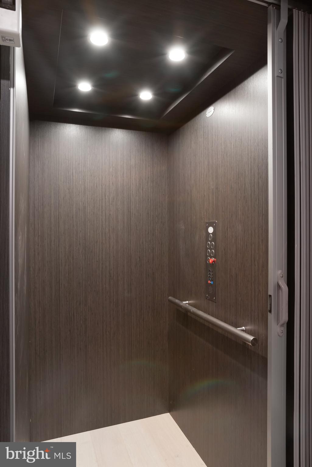 LOGAN SQUARE - Residential