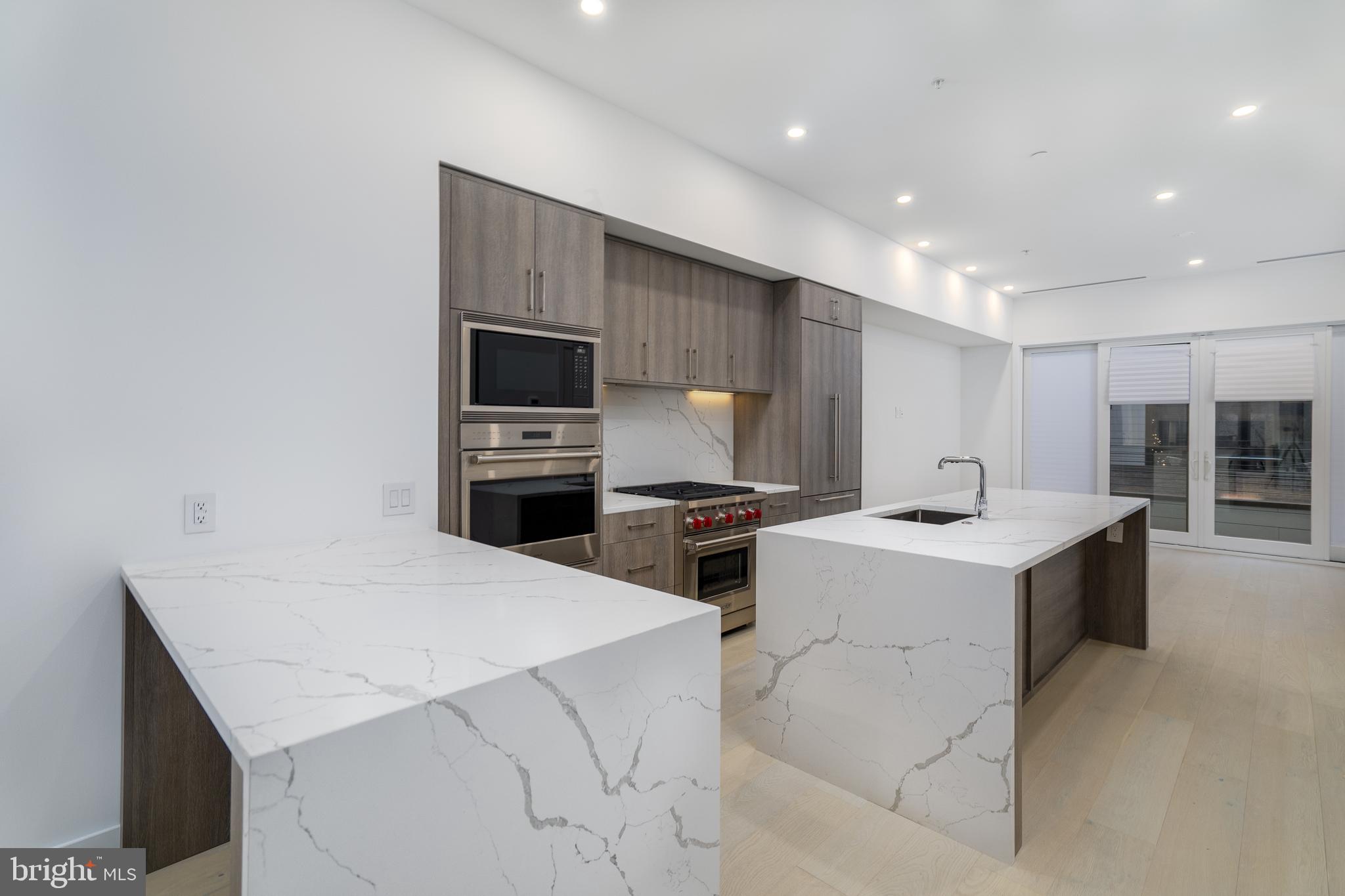 LOGAN SQUARE - Residential