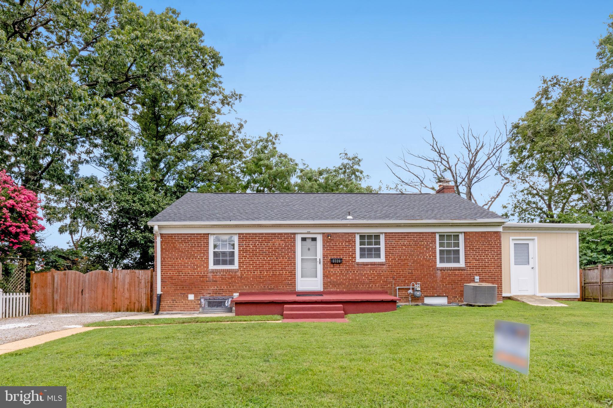 5726 N KINGS HIGHWAY