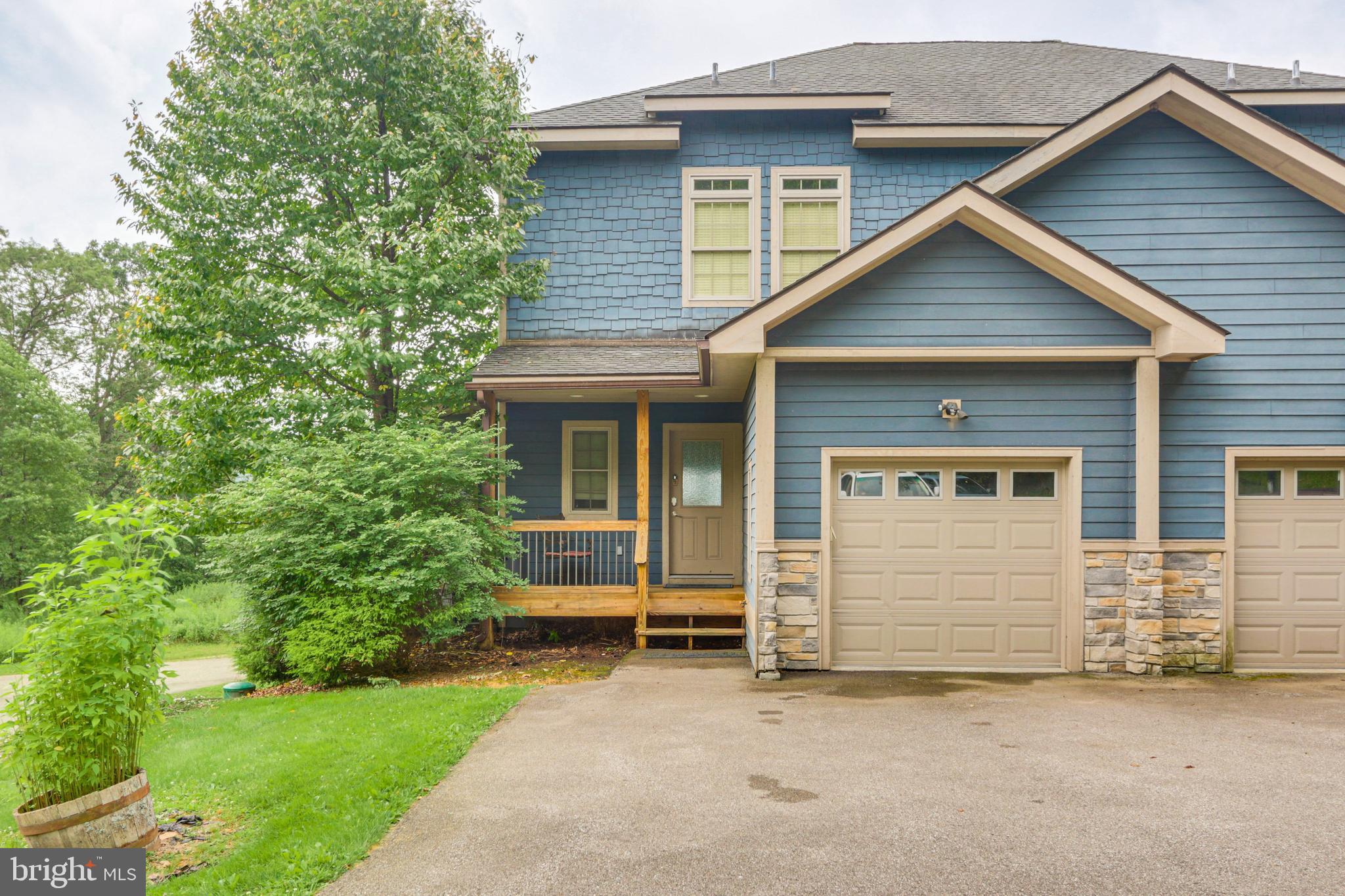 65 NORTHLAKE DRIVE 2A