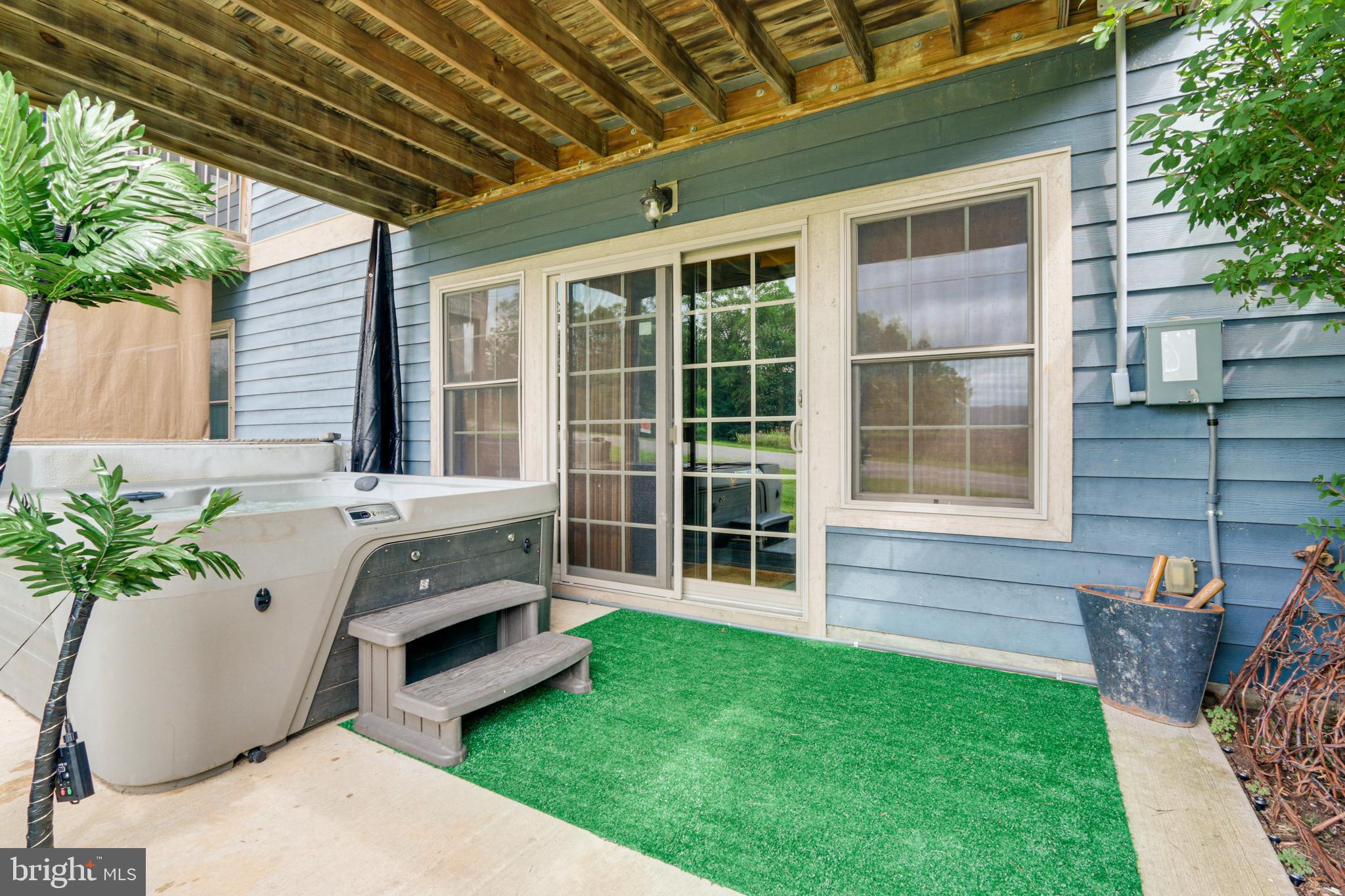 NORTH LAKE VILLAGE - Residential