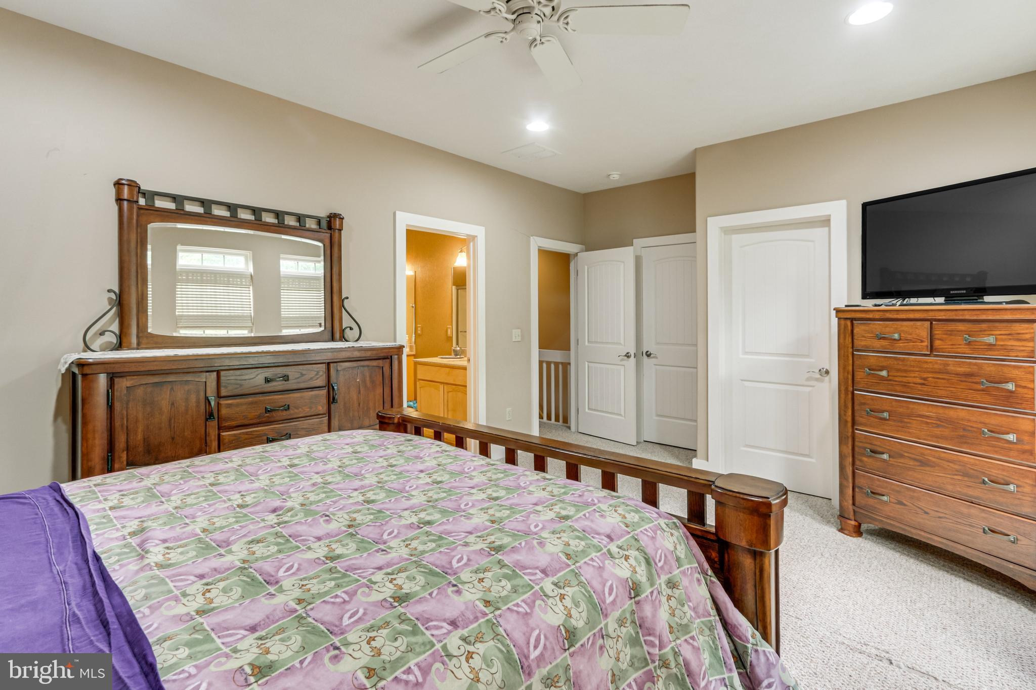 NORTH LAKE VILLAGE - Residential