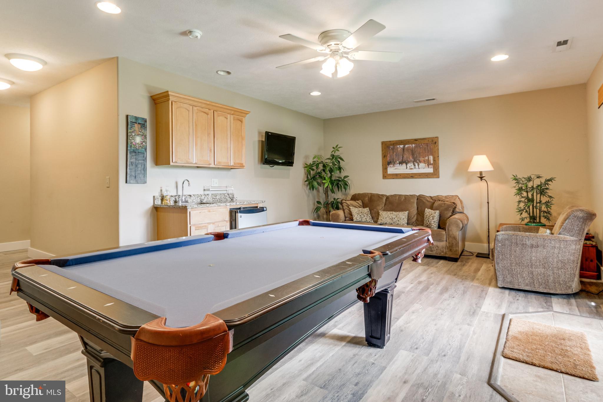 NORTH LAKE VILLAGE - Residential