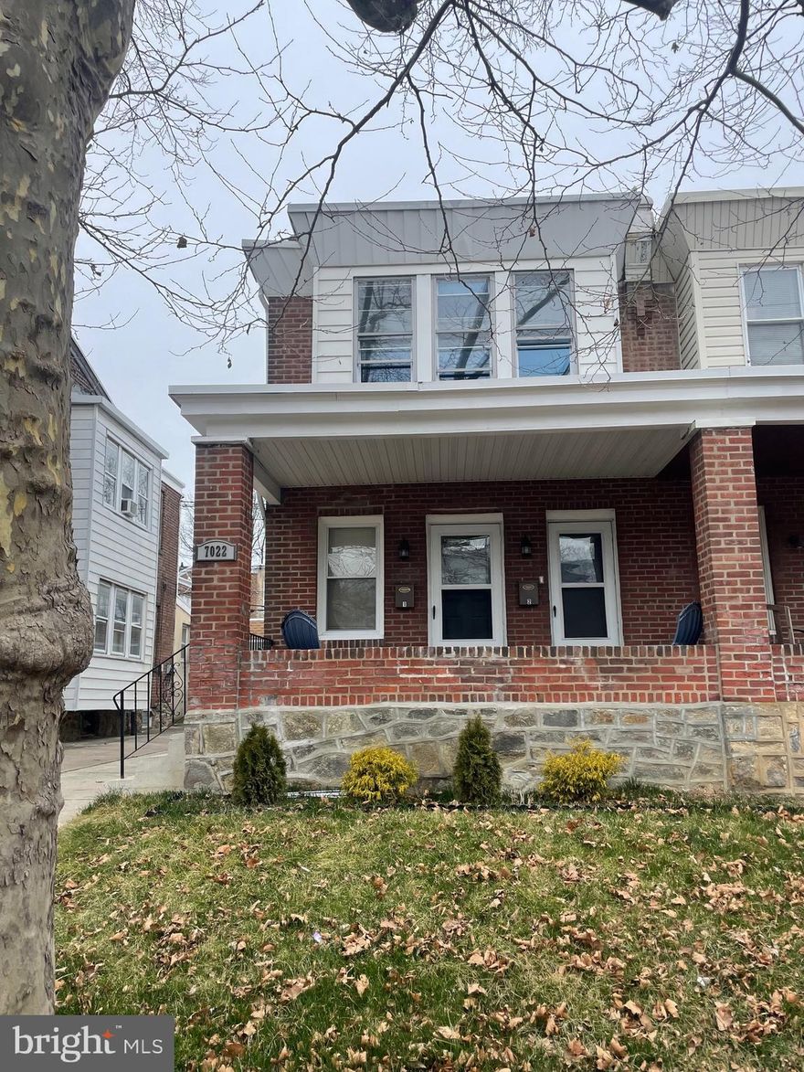 Newly update one large bedroom apartment in the highly sough out 19135 zip code. Close to public transportation and easy access to main highways. This newly update apartment features recess lighting,  high ceilings, laminate floors, modern washer & dryer and refrigerator.