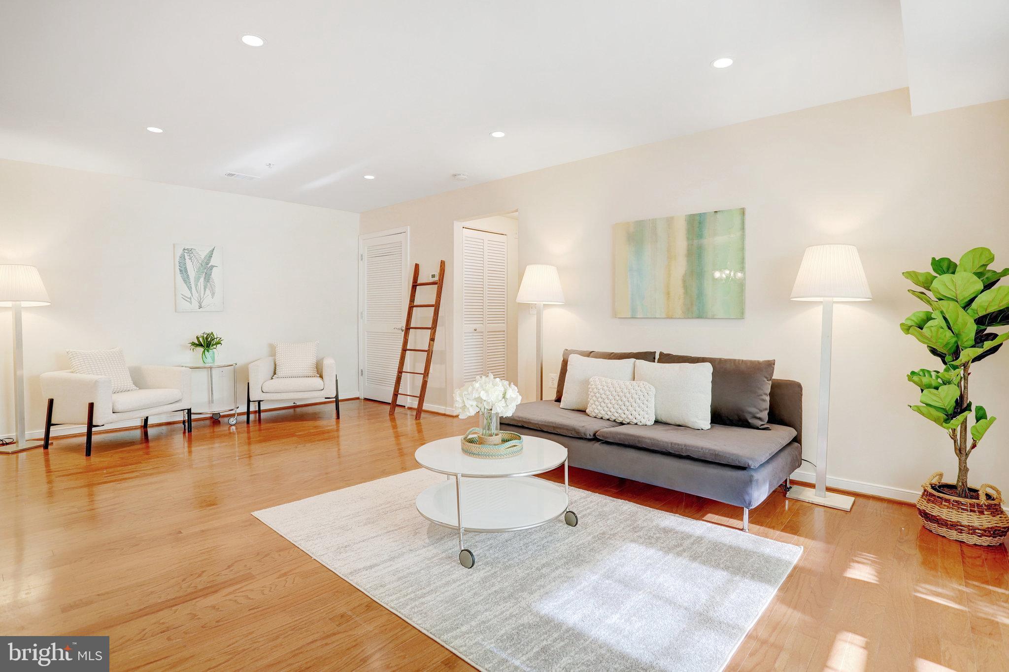 WEST VILLAGE OF SHIRLINGTON - Residential