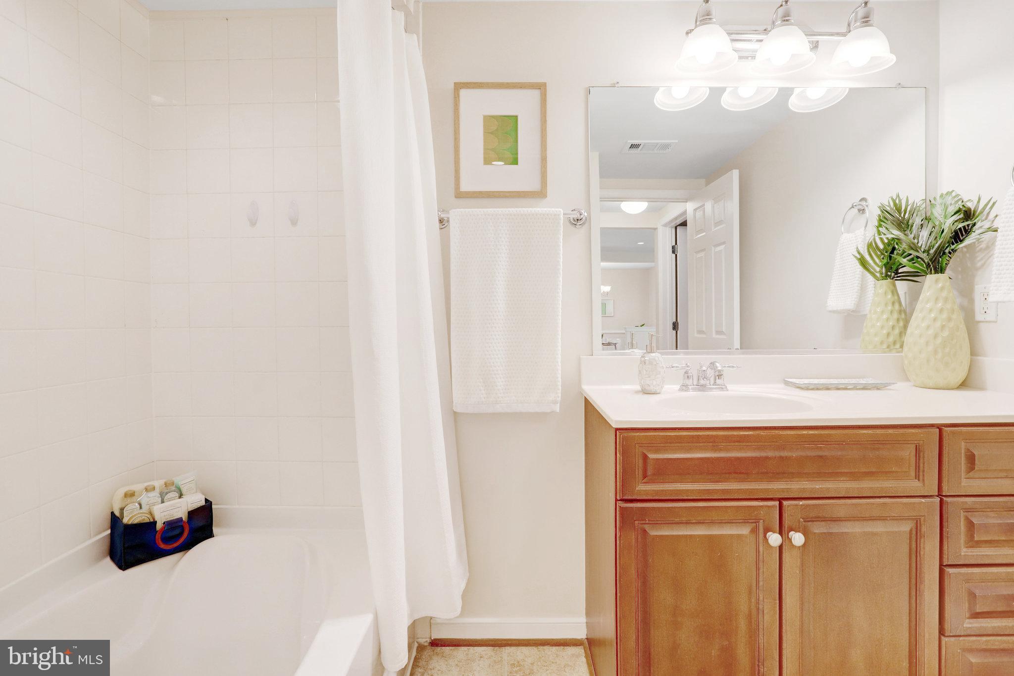 WEST VILLAGE OF SHIRLINGTON - Residential