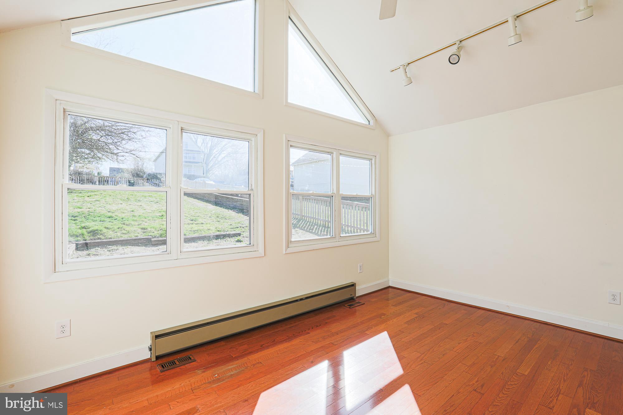 MOUNT WASHINGTON - Commercial Sale