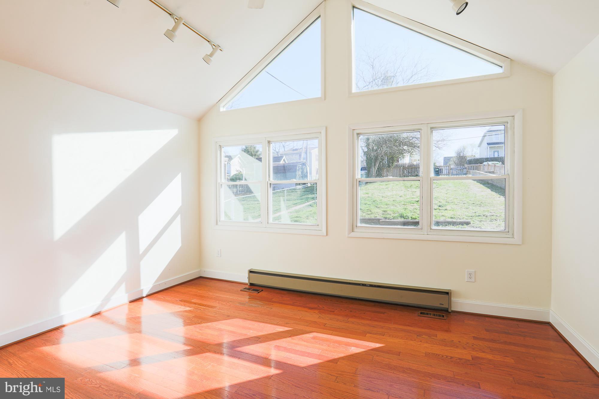 MOUNT WASHINGTON - Commercial Sale