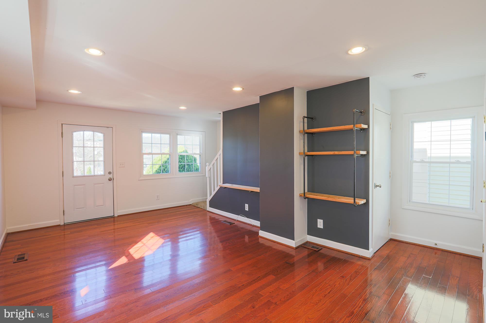 MOUNT WASHINGTON - Commercial Sale